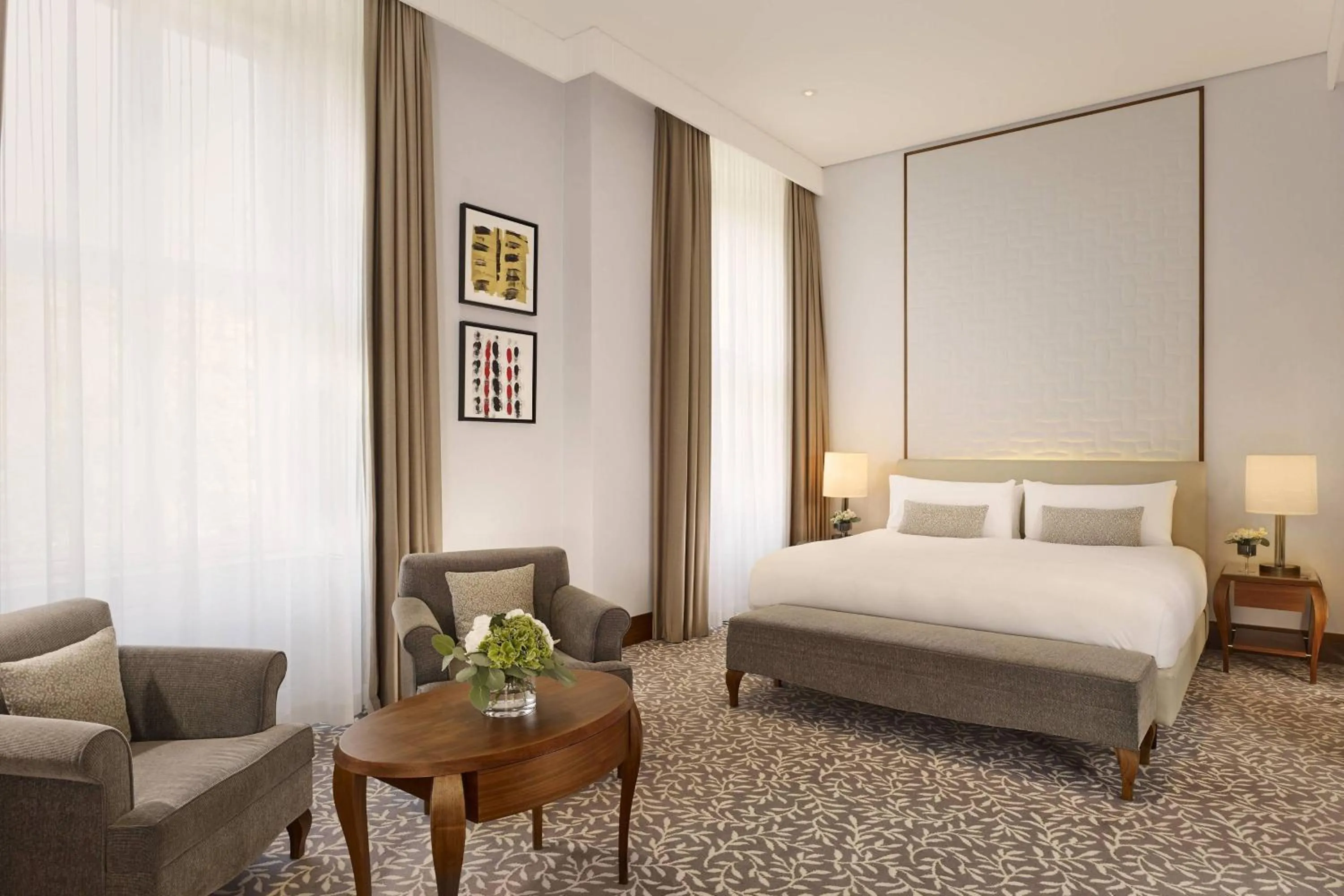 Photo of the whole room, Bed in The Ritz-Carlton, Vienna