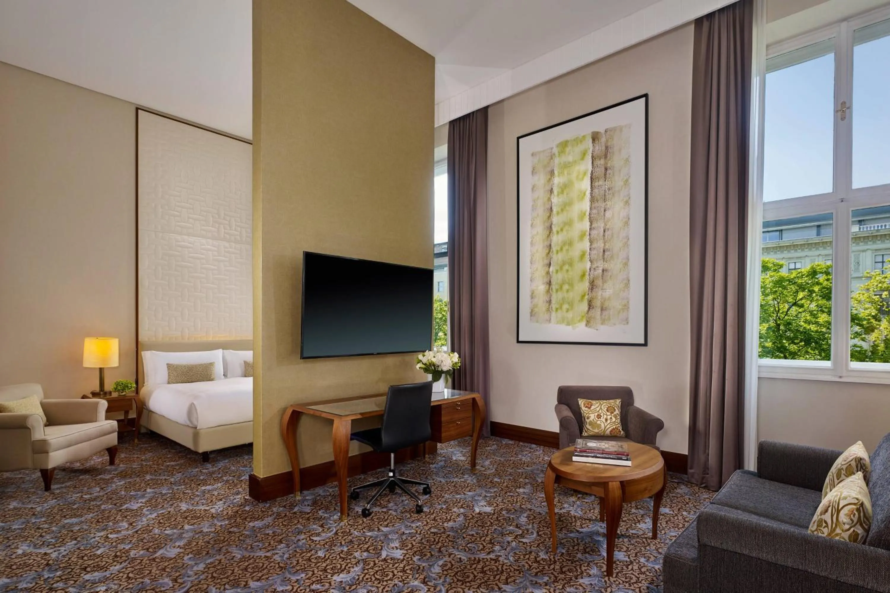 Photo of the whole room, Bed in The Ritz-Carlton, Vienna