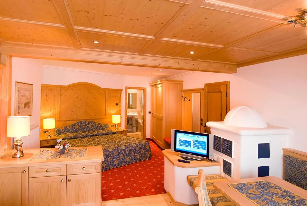 Bedroom, Bed in Alpen Hotel Corona