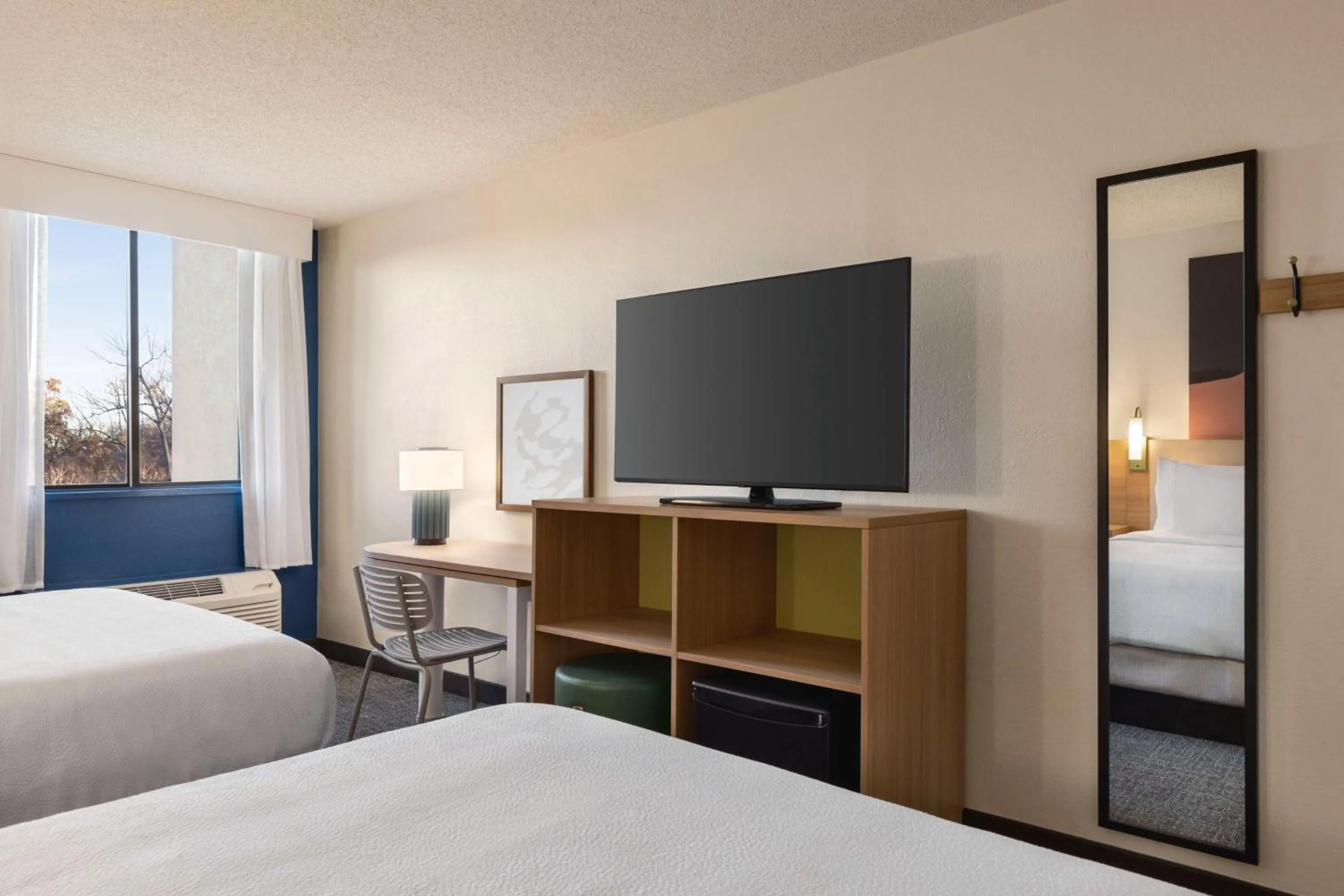 Bedroom, Bed in Spark By Hilton Germantown Washington Dc North