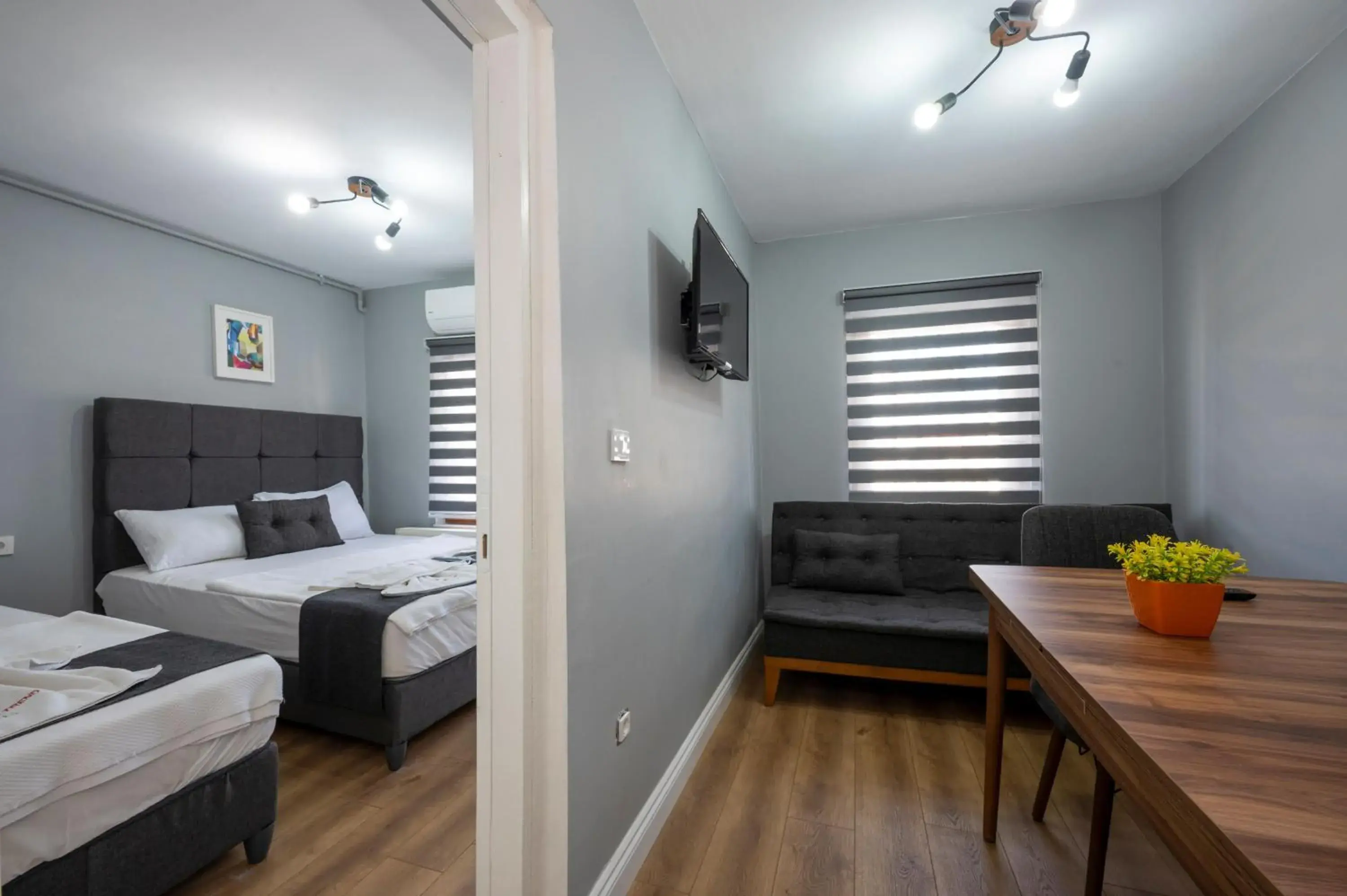 Two-Bedroom Apartment with Balcony in Butterfly House Two-Bedroom Apartment with Balcony in Butterfly House