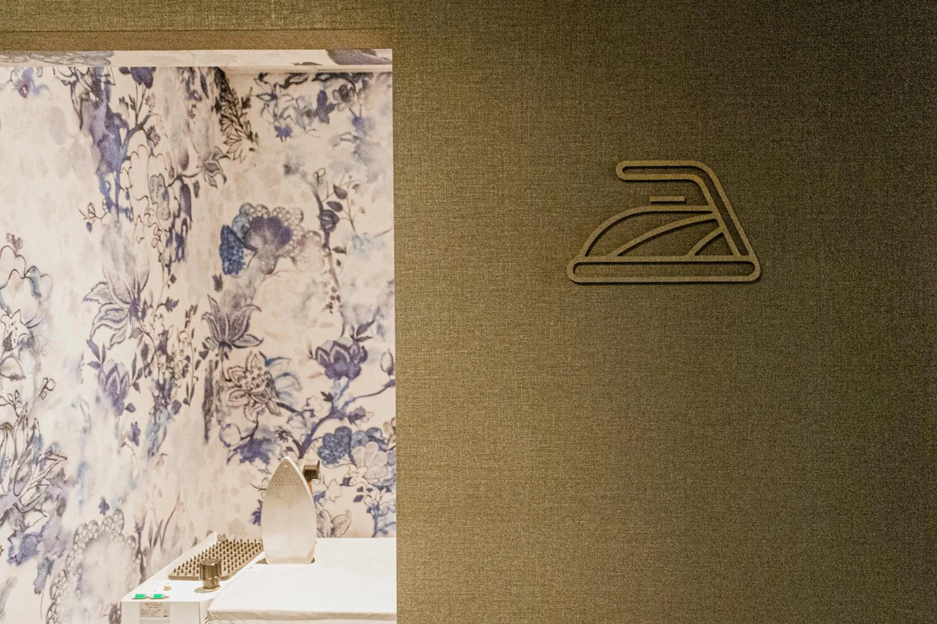 flat iron in Van der Valk Hotel Brussels Airport