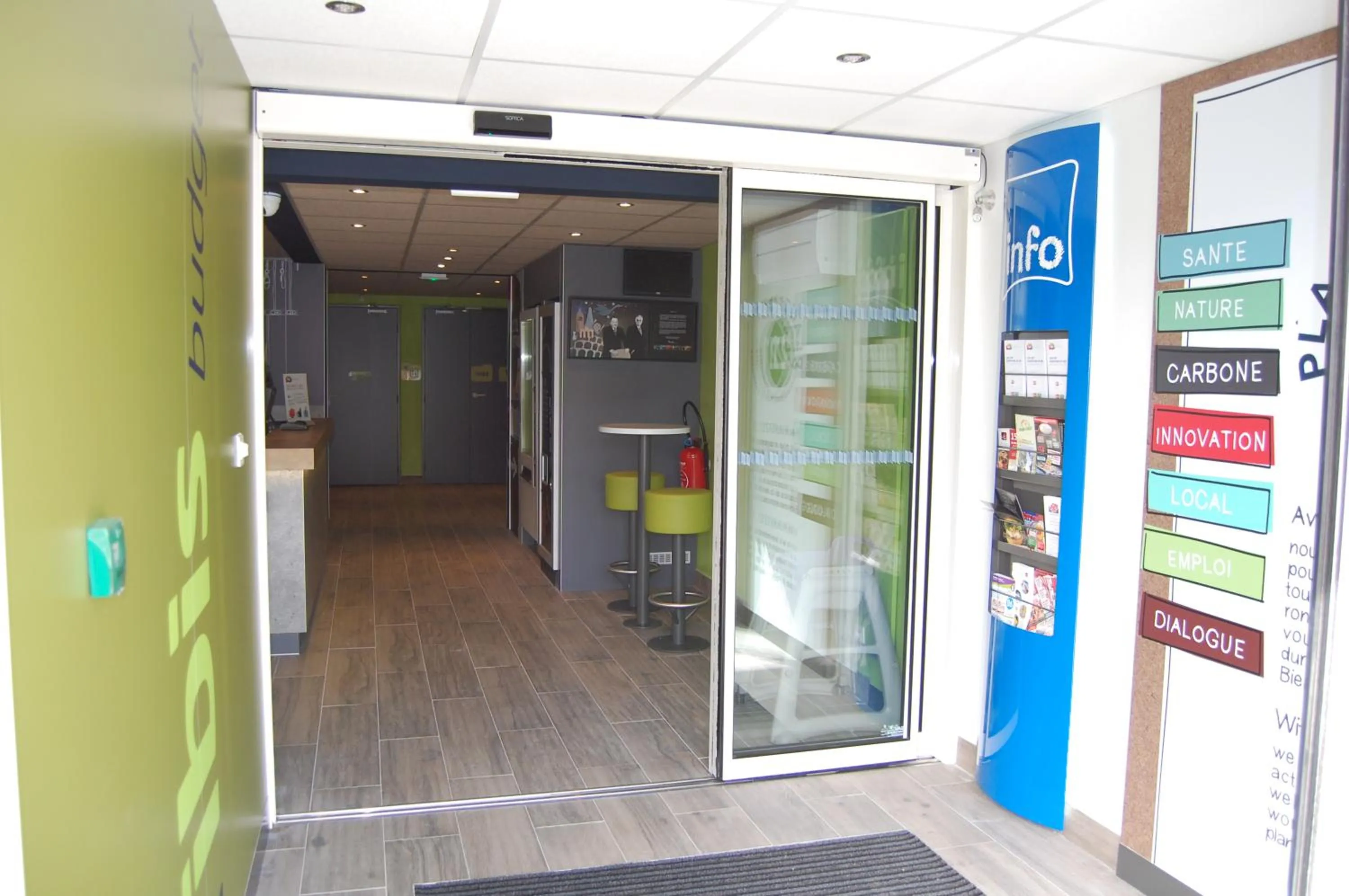 Facade/entrance in Ibis Budget Marseille Vitrolles