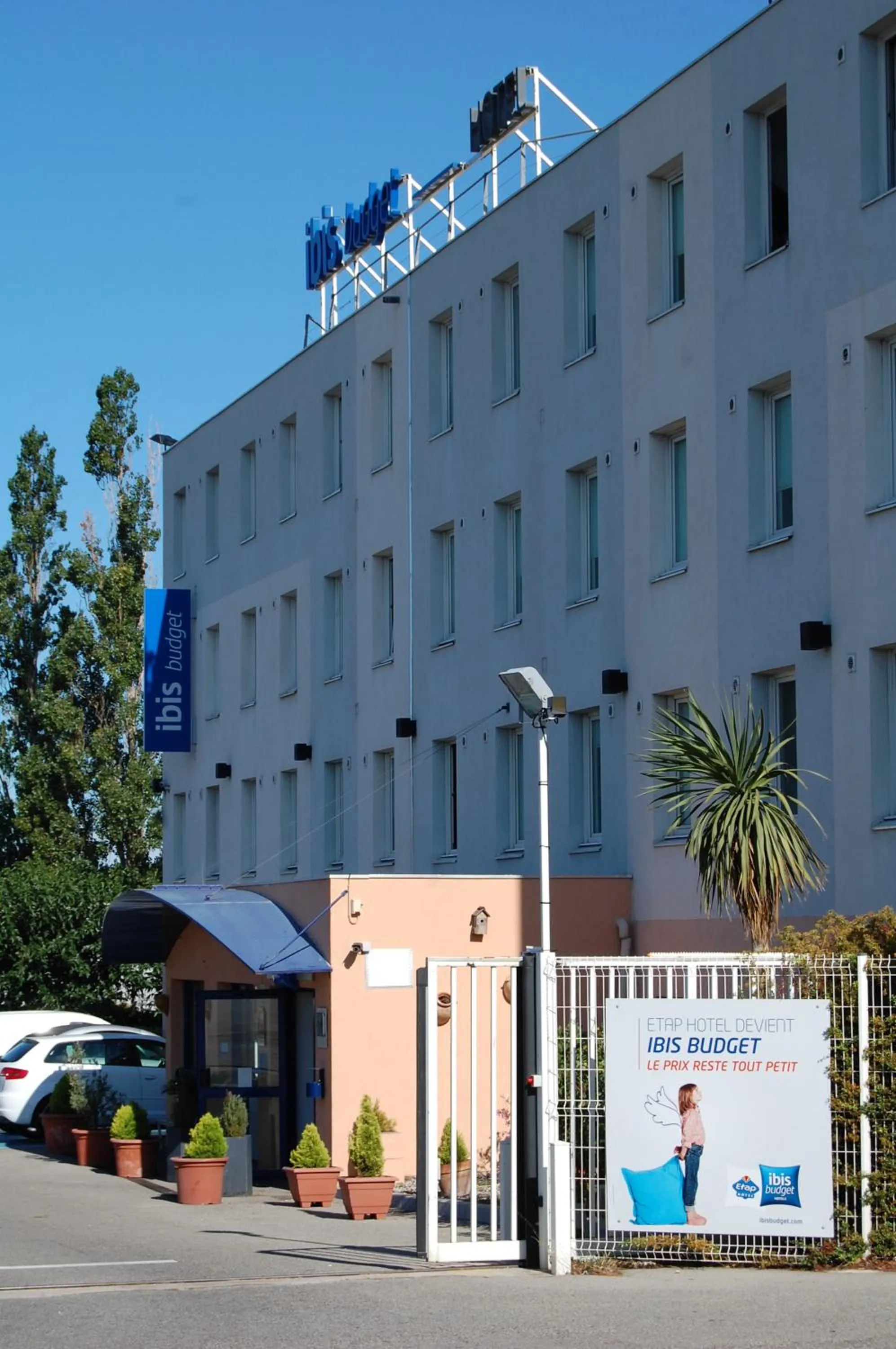 Facade/entrance in Ibis Budget Marseille Vitrolles