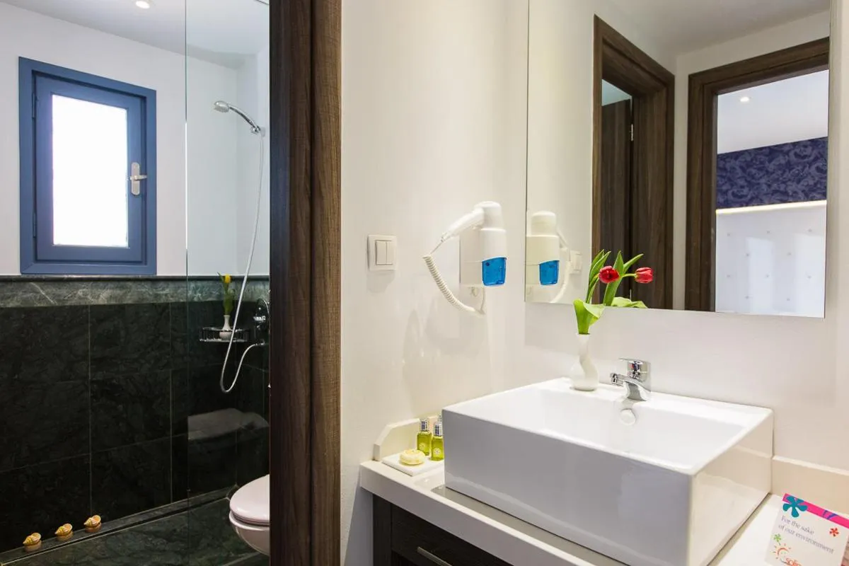 Bathroom in Solimar Ruby