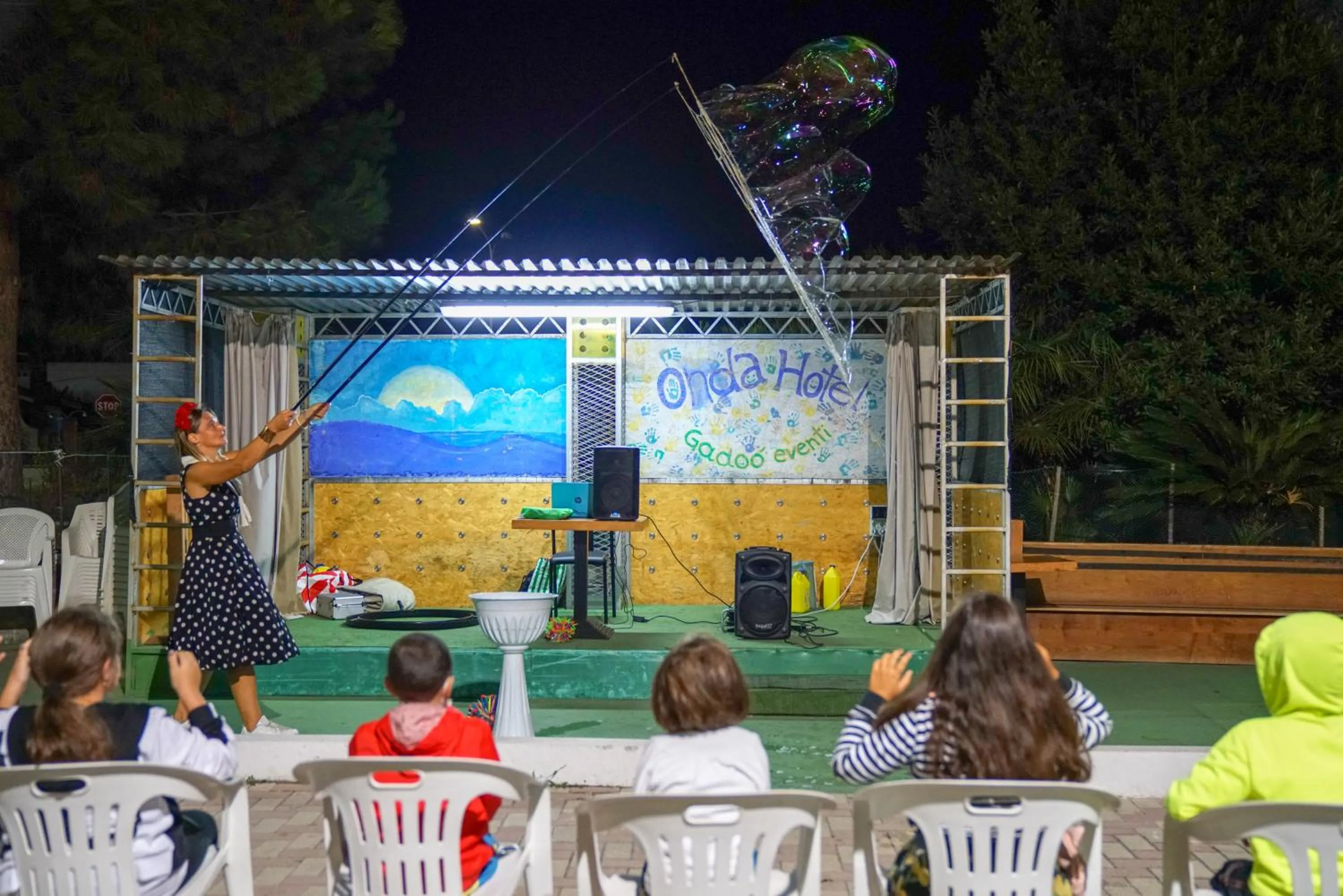 Evening entertainment in Onda Hotel