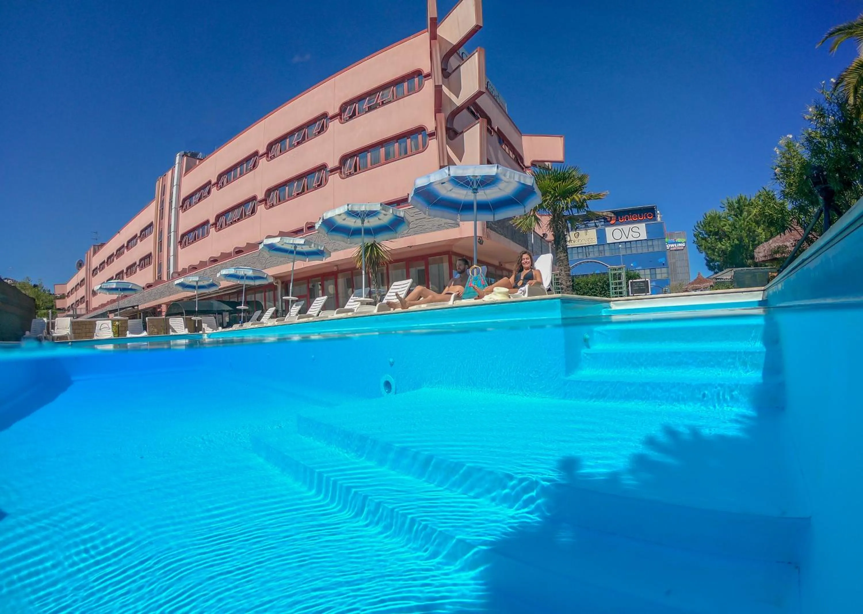 Swimming pool in Onda Hotel