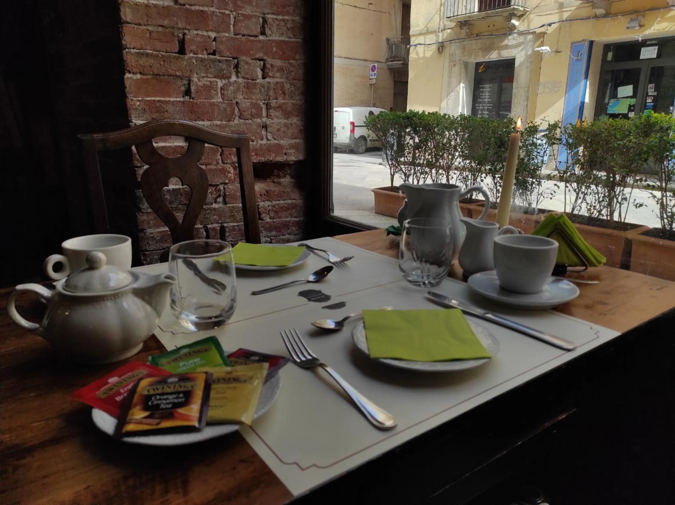 Breakfast in Palazzo Ossuna