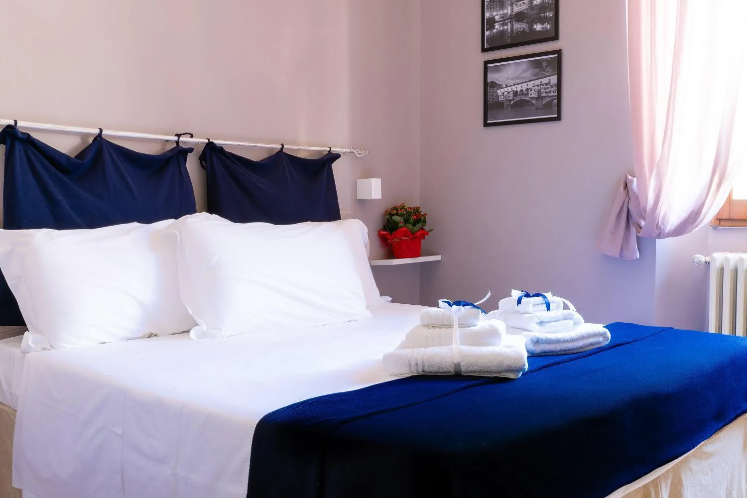 Bedroom, Bed in La Petite Maison