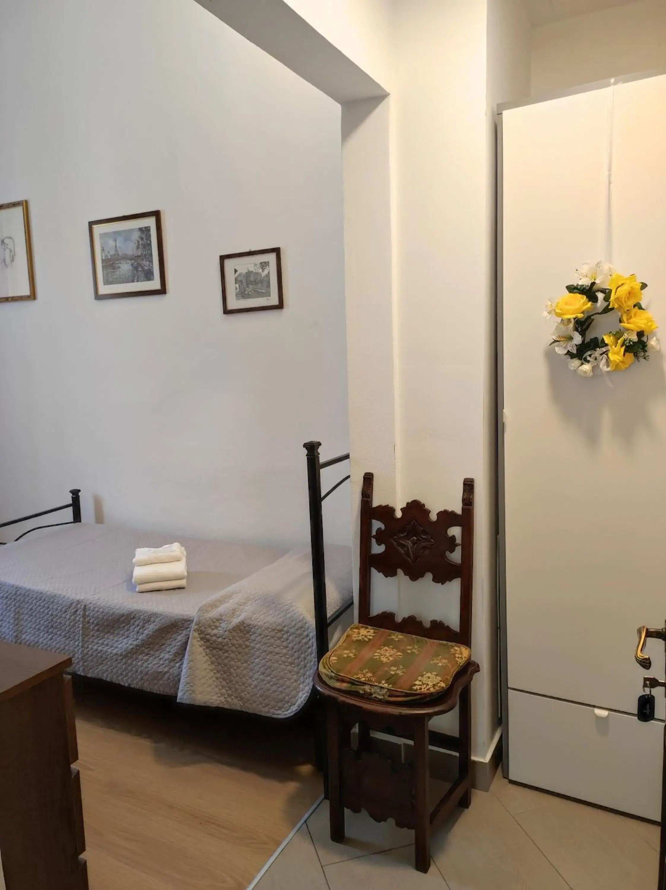 Single Room with Private Bathroom in La Petite Maison Single Room with Private Bathroom in La Petite Maison