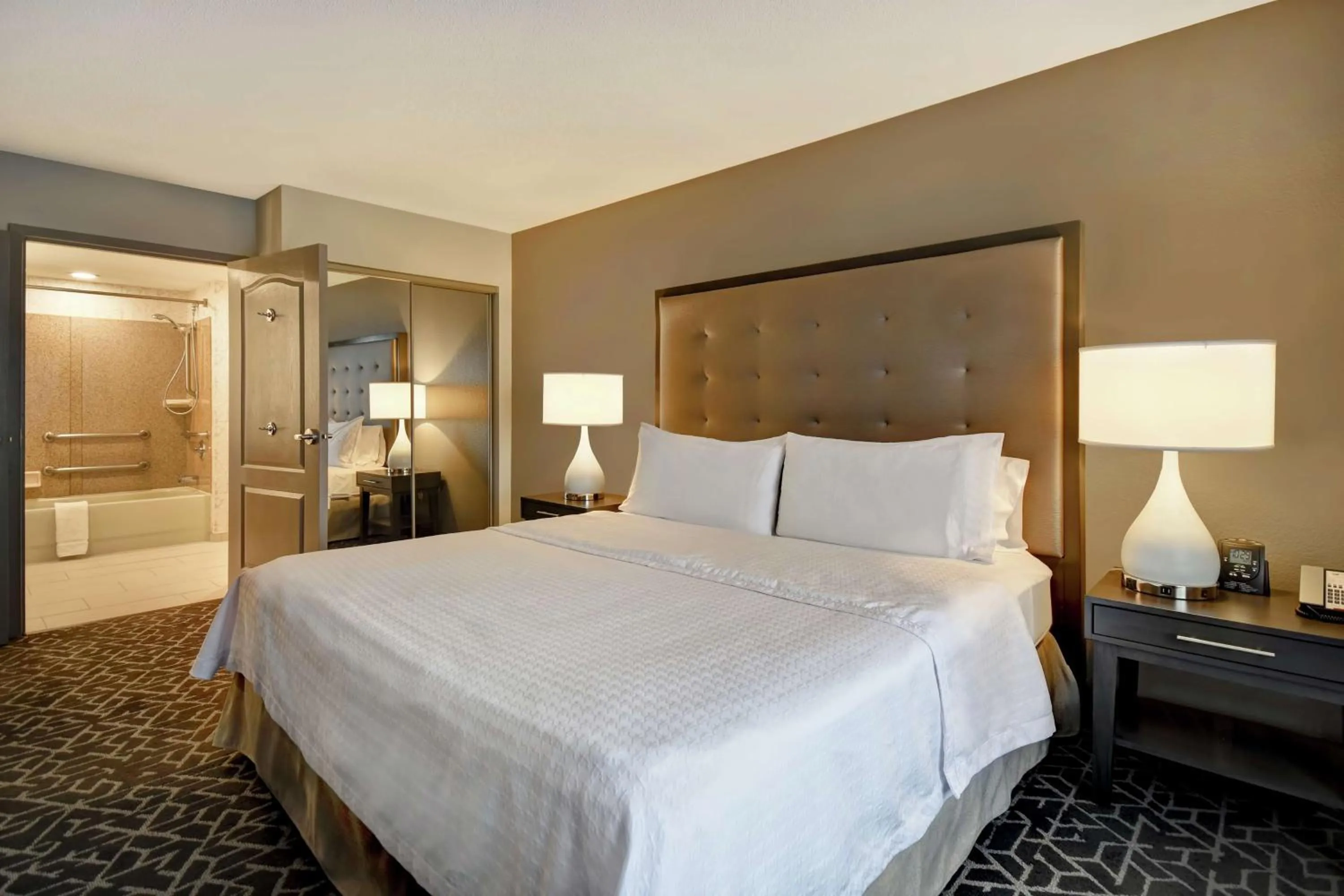 Bed in Homewood Suites by Hilton Edgewater-NYC Area