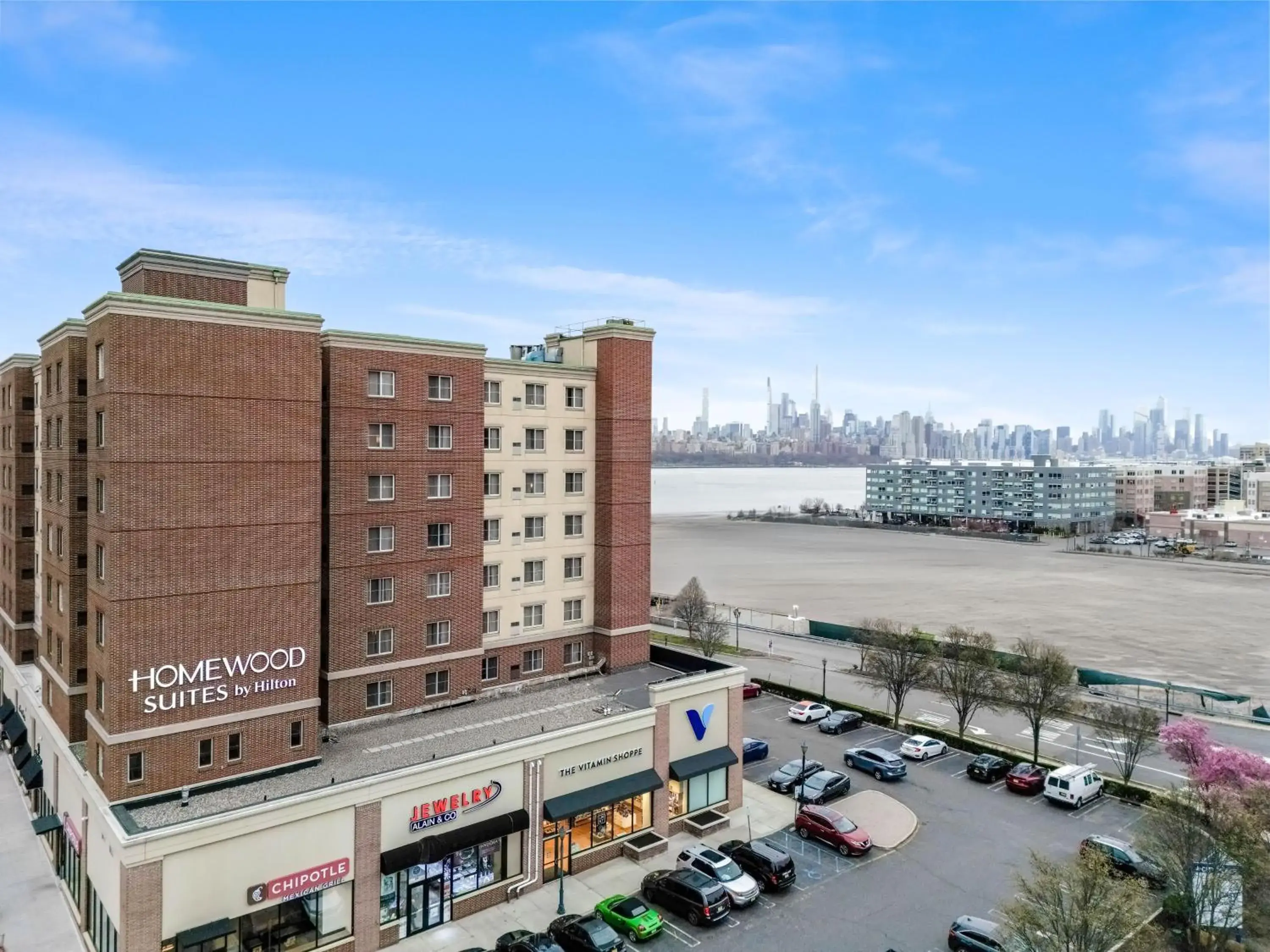 Property building in Homewood Suites by Hilton Edgewater-NYC Area Property building in Homewood Suites by Hilton Edgewater-NYC Area
