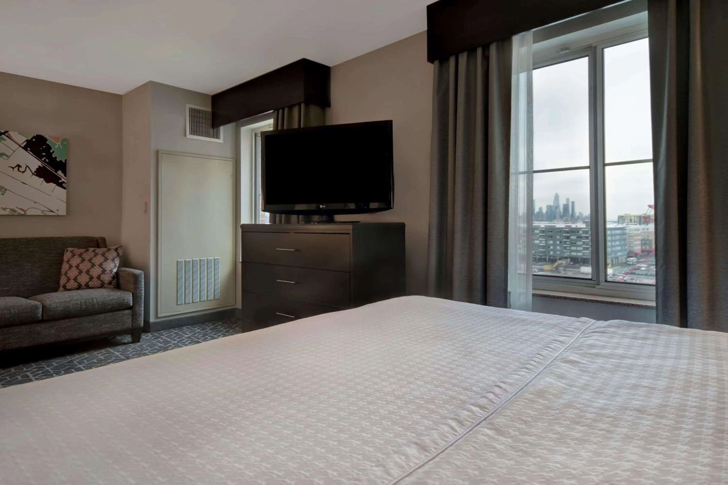 Bedroom, Bed in Homewood Suites by Hilton Edgewater-NYC Area