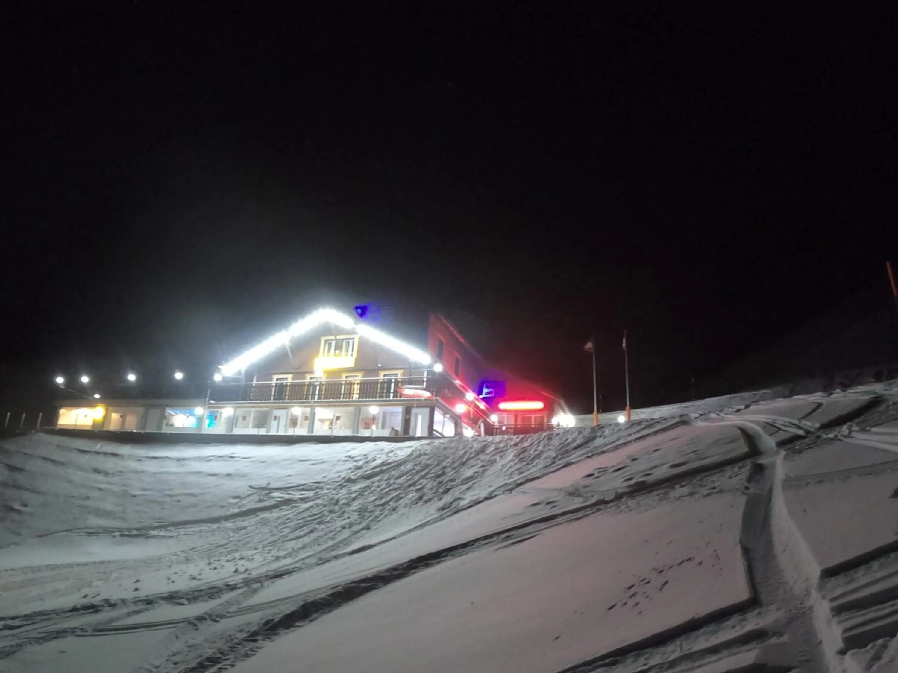Facade/entrance in Klewenalp Ausflugs-Ski-Pistenhotel Klewenstock