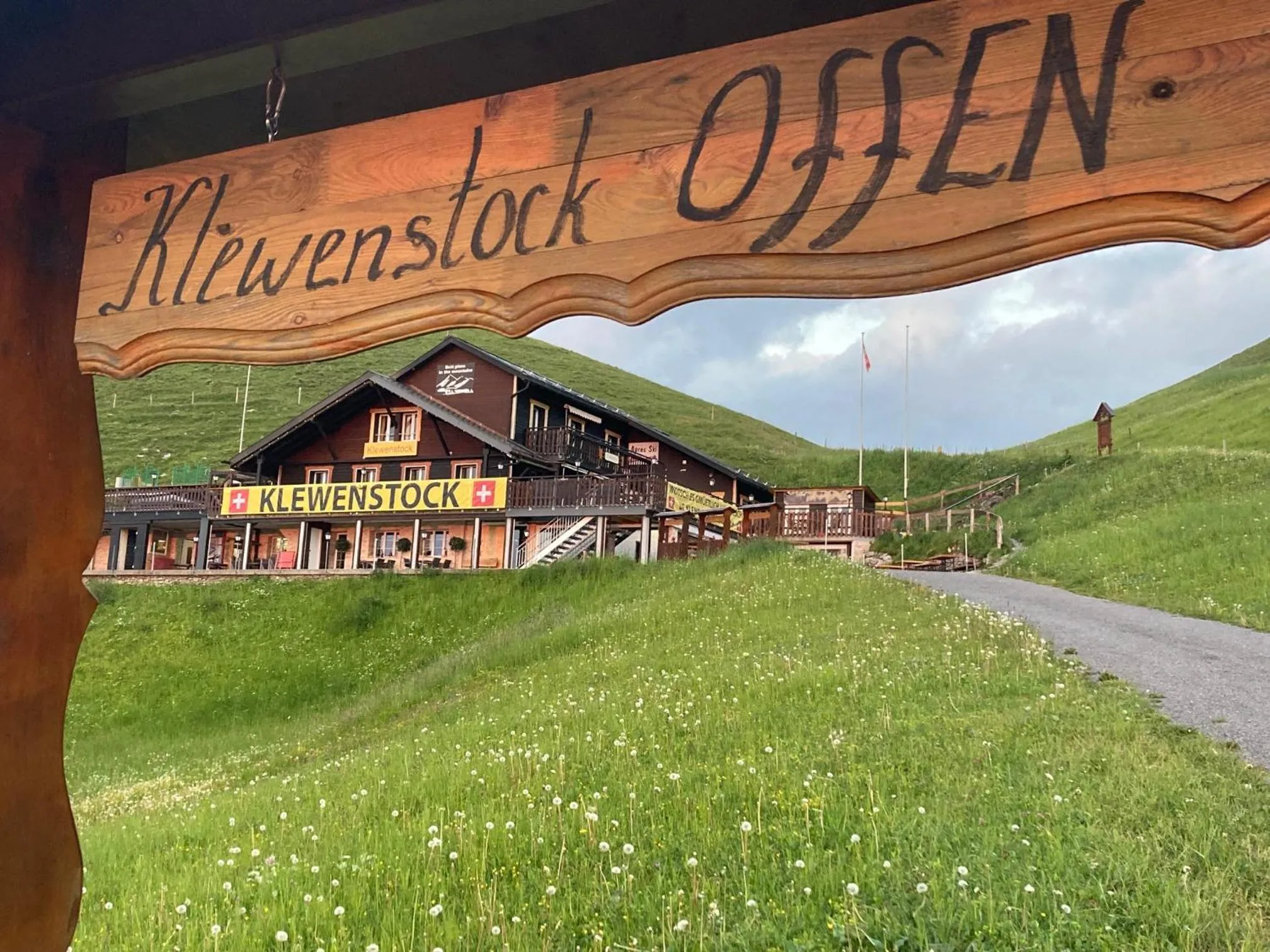 Property logo or sign in Klewenalp Ausflugs-Ski-Pistenhotel Klewenstock