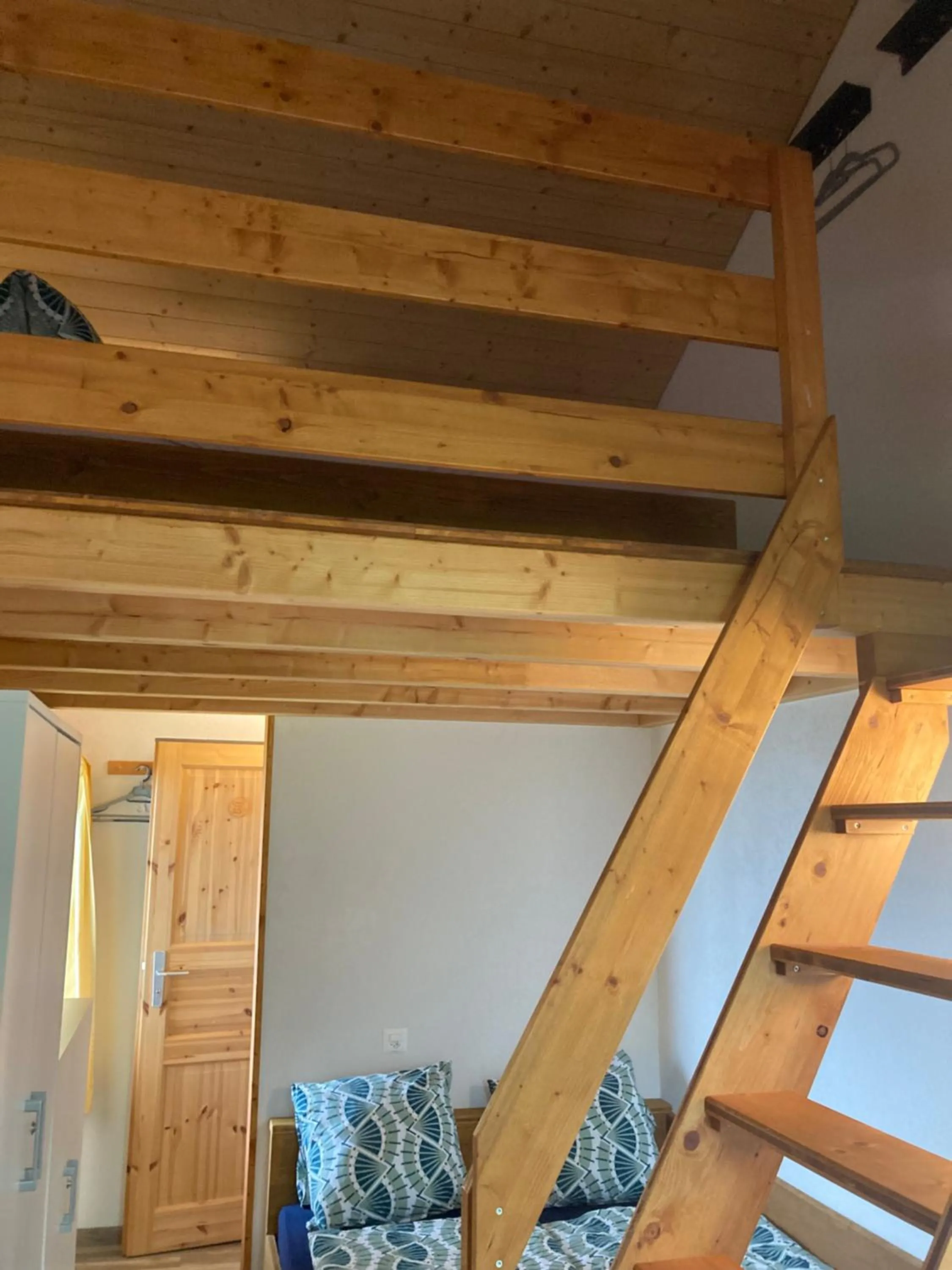 bunk bed in Klewenalp Ausflugs-Ski-Pistenhotel Klewenstock