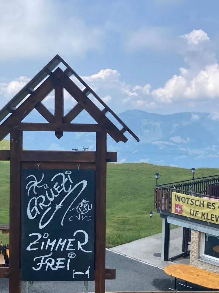 Text overlay in Klewenalp Ausflugs-Ski-Pistenhotel Klewenstock