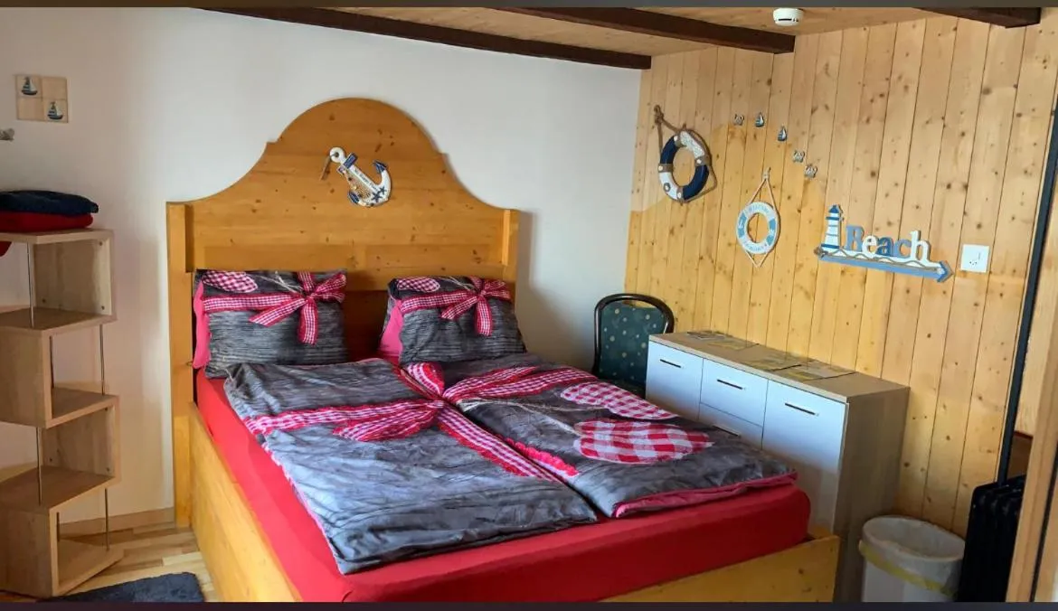 room service, Bed in Klewenalp Ausflugs-Ski-Pistenhotel Klewenstock