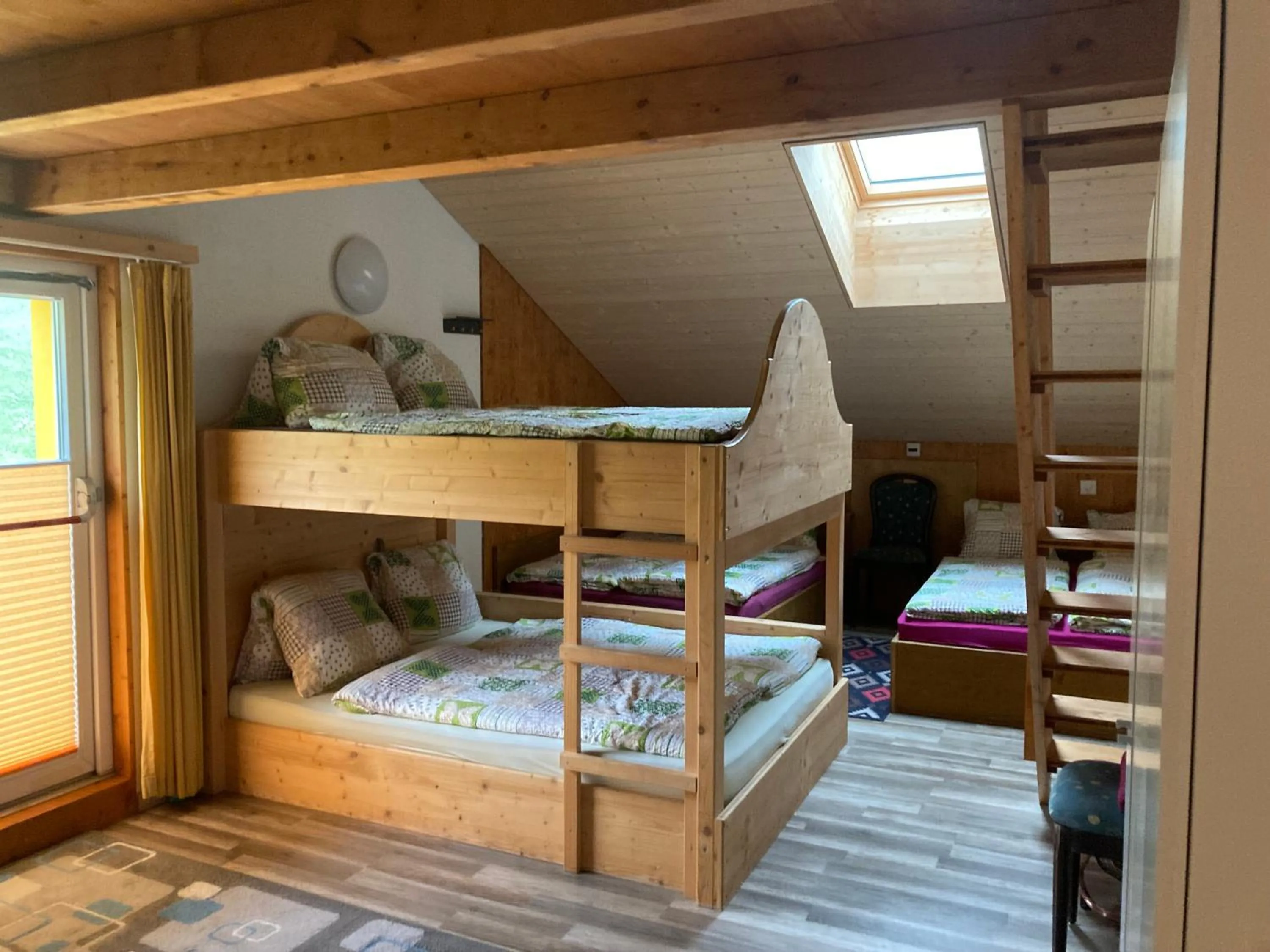 Bedroom, Bed in Klewenalp Ausflugs-Ski-Pistenhotel Klewenstock