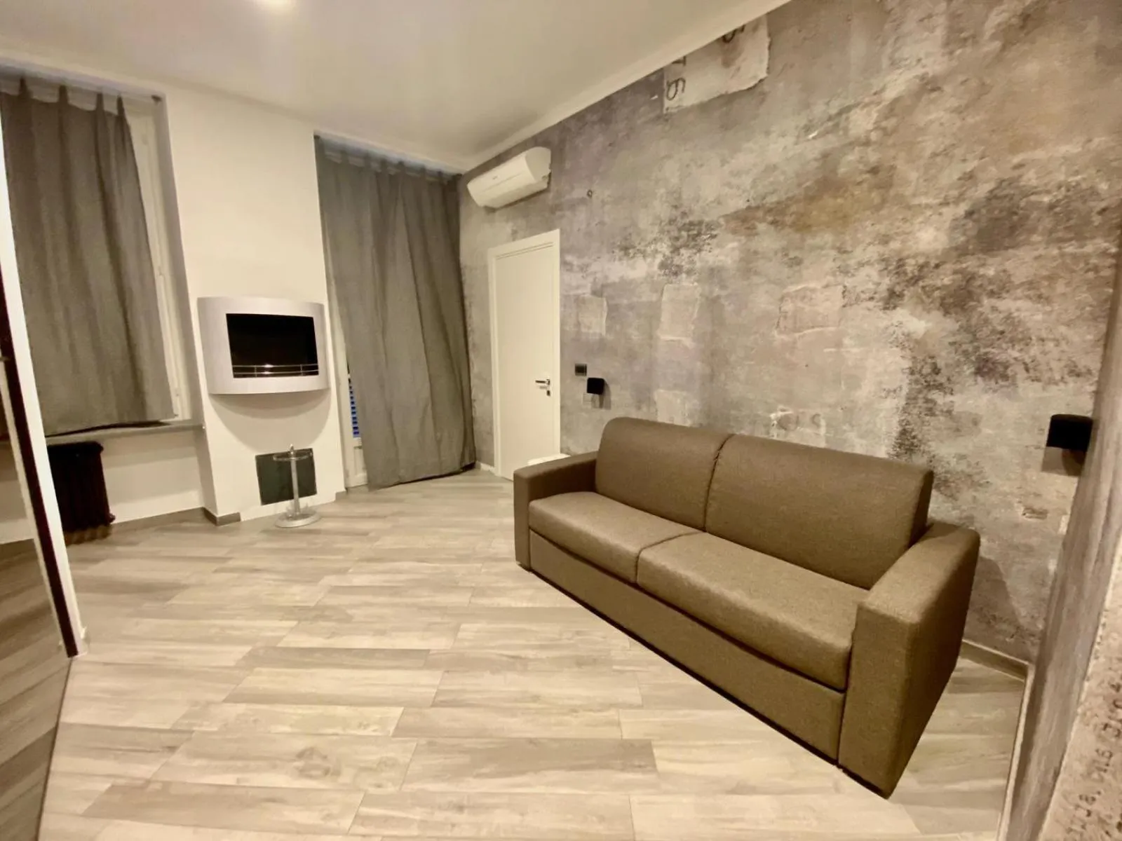 TV and multimedia in HH Hermoso Housing ALESSANDRIA