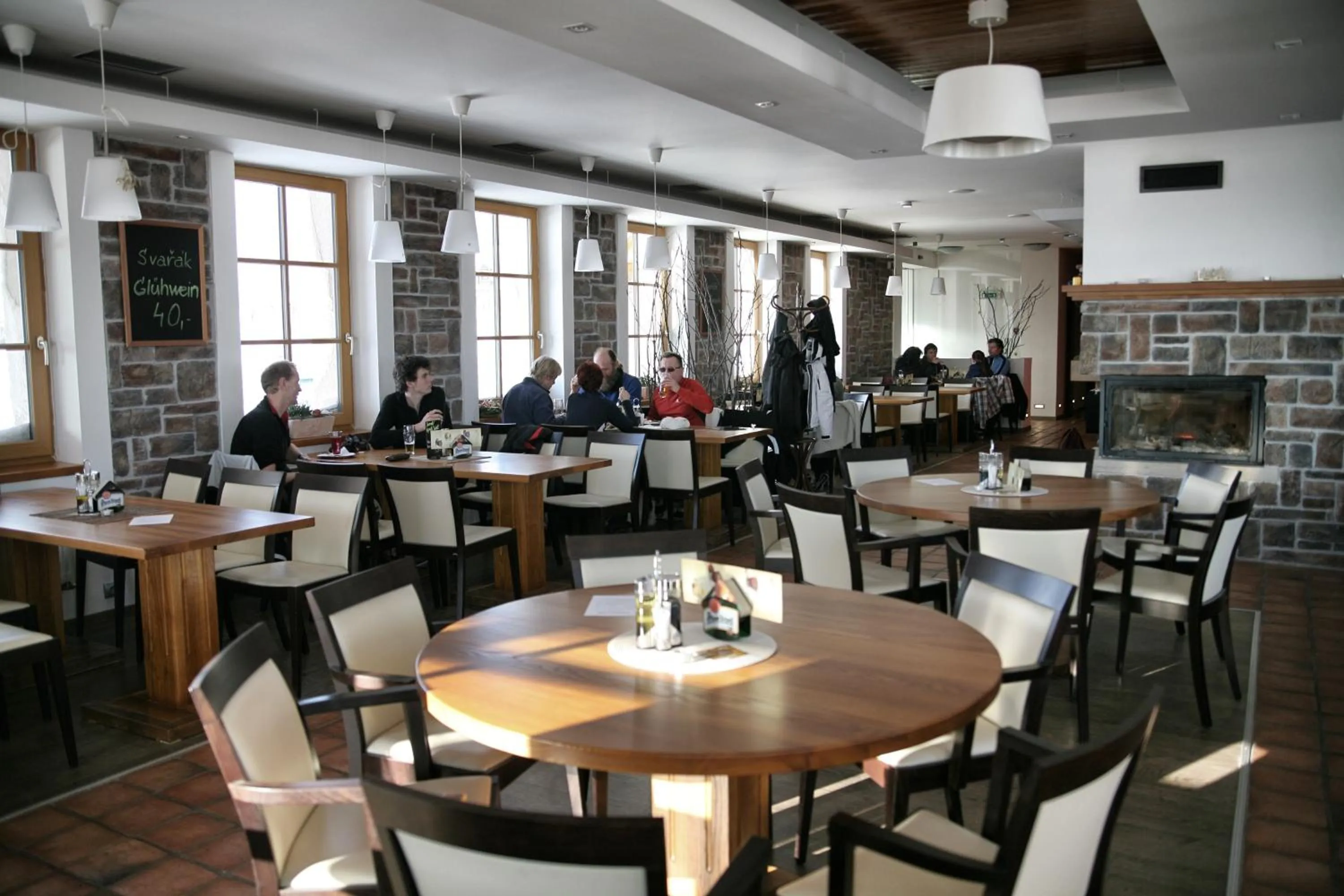 Restaurant/places to eat in Hotel Krušnohorský Dvůr