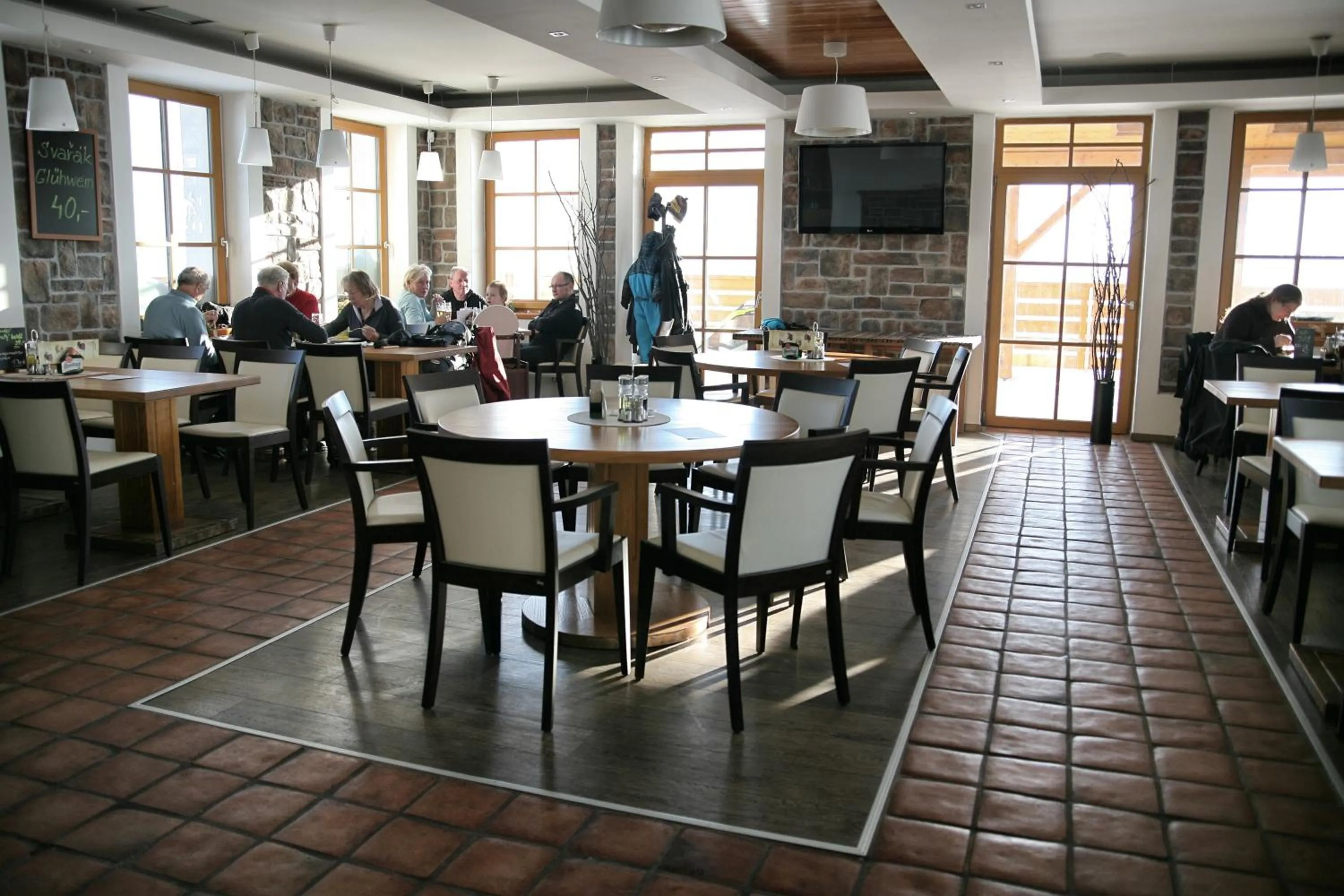 Restaurant/places to eat in Hotel Krušnohorský Dvůr