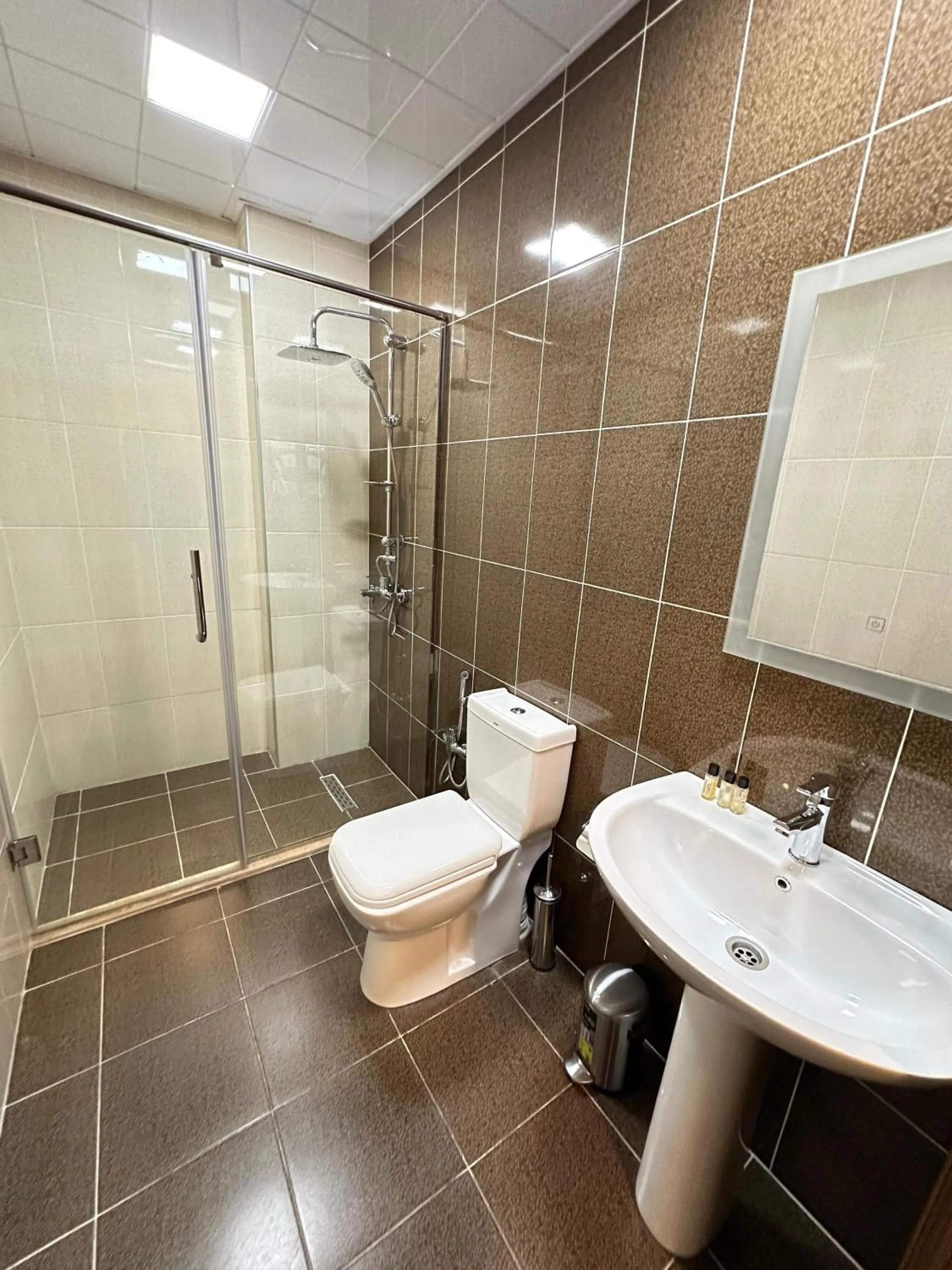 Shower in Turkiye Hotel - Free Massage