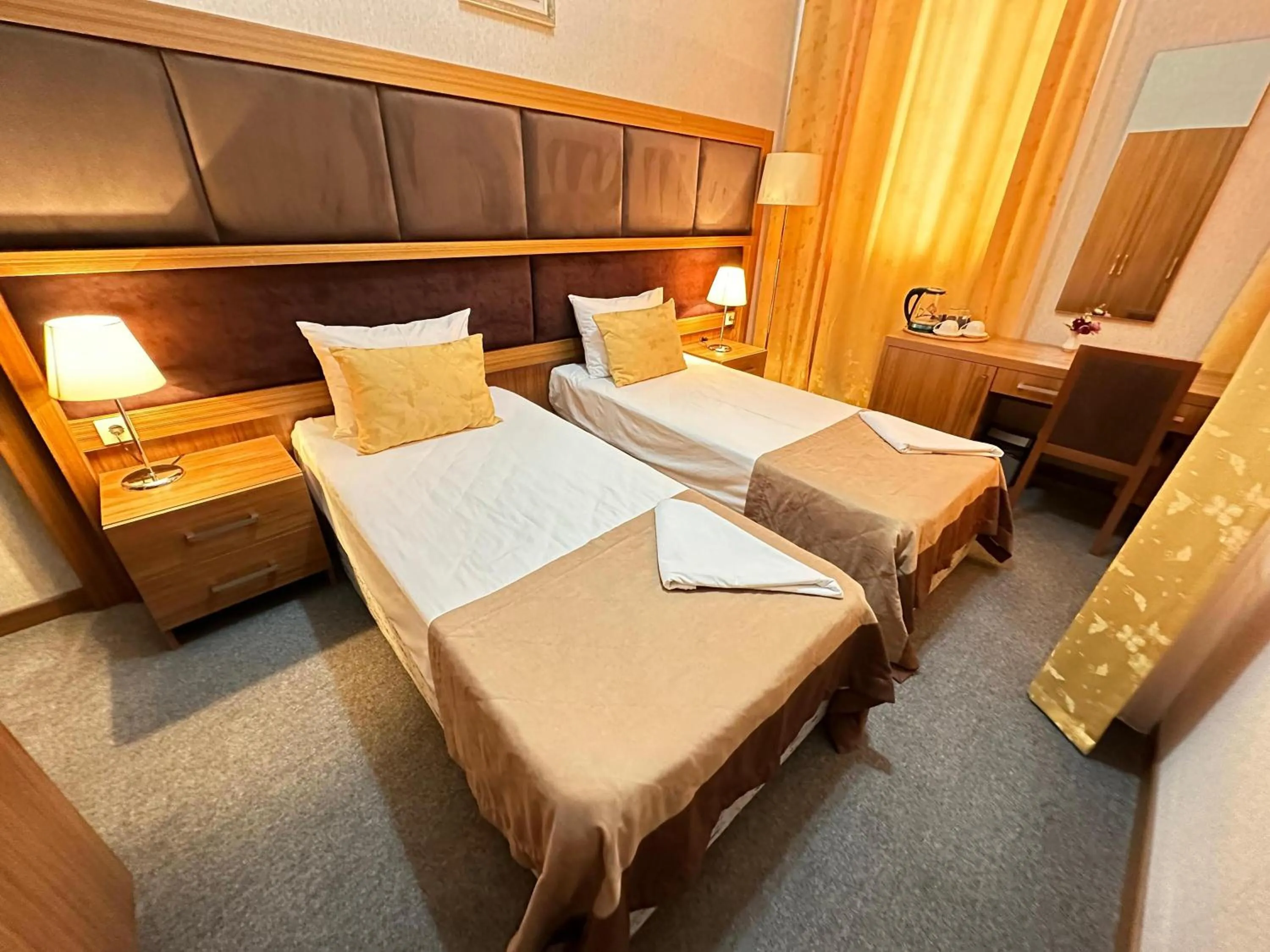 Photo of the whole room, Bed in Turkiye Hotel - Free Massage