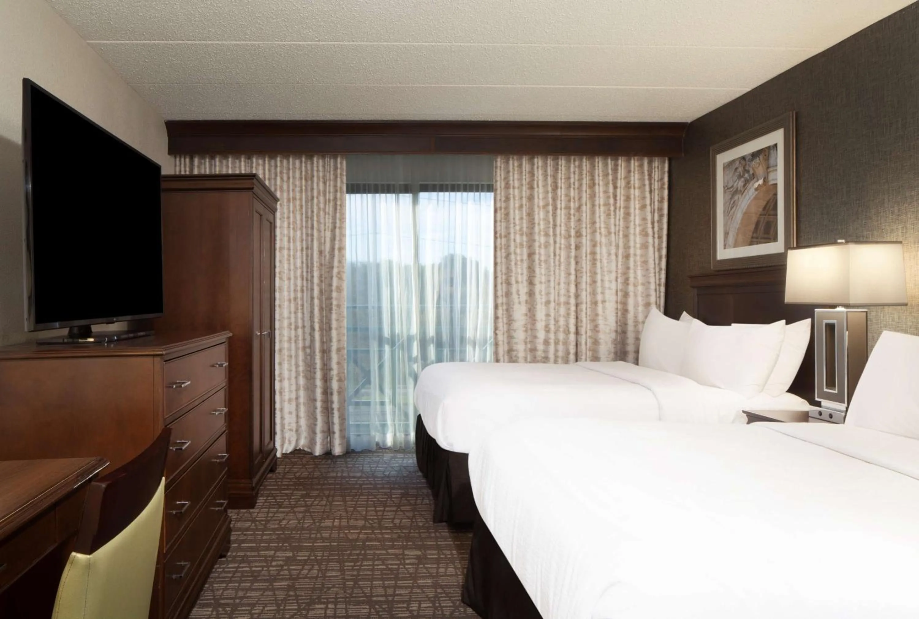 Bedroom, Bed in Embassy Suites by Hilton Philadelphia Airport
