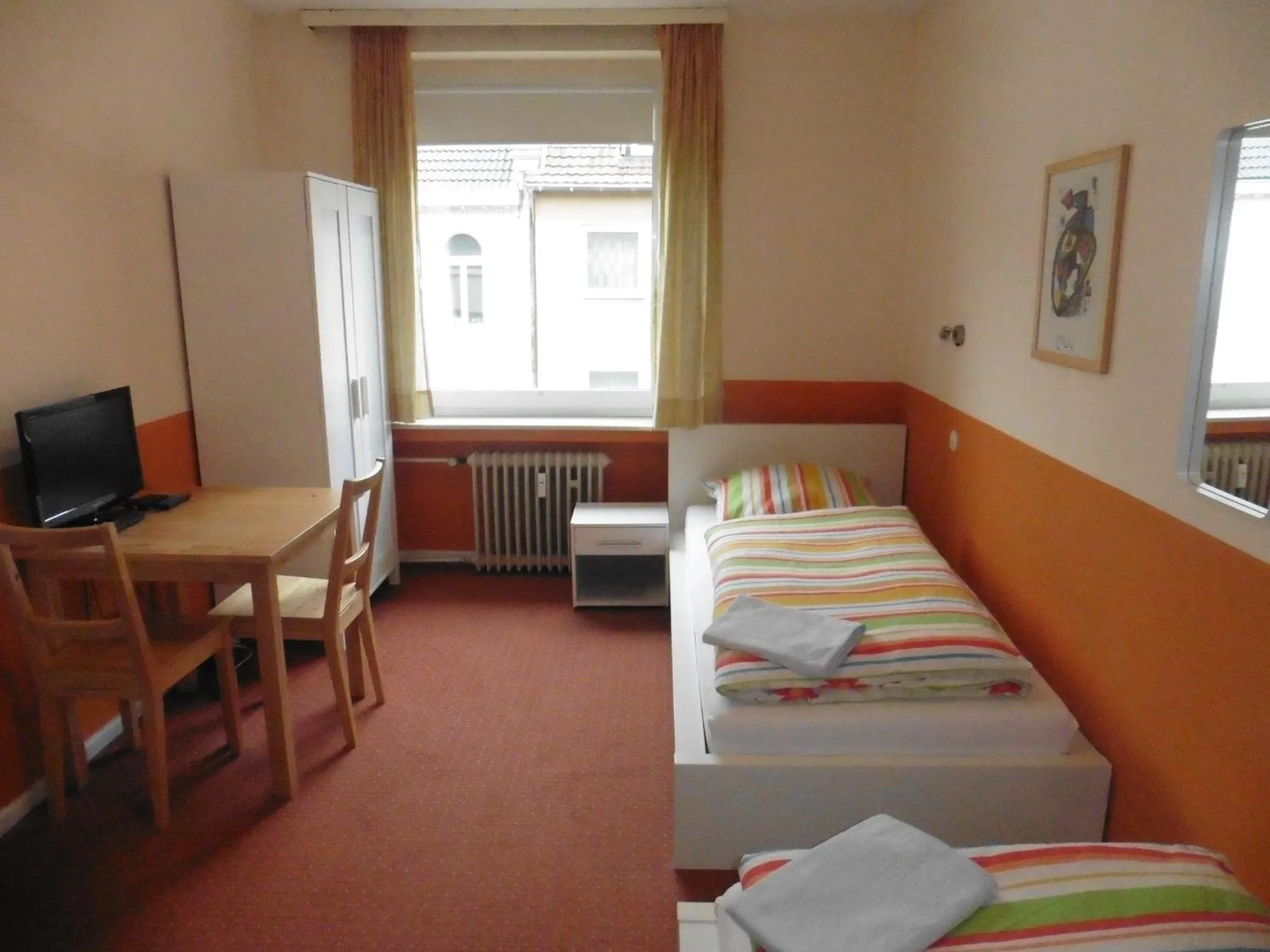Quiet street view, Bed in Gästehaus Grupello