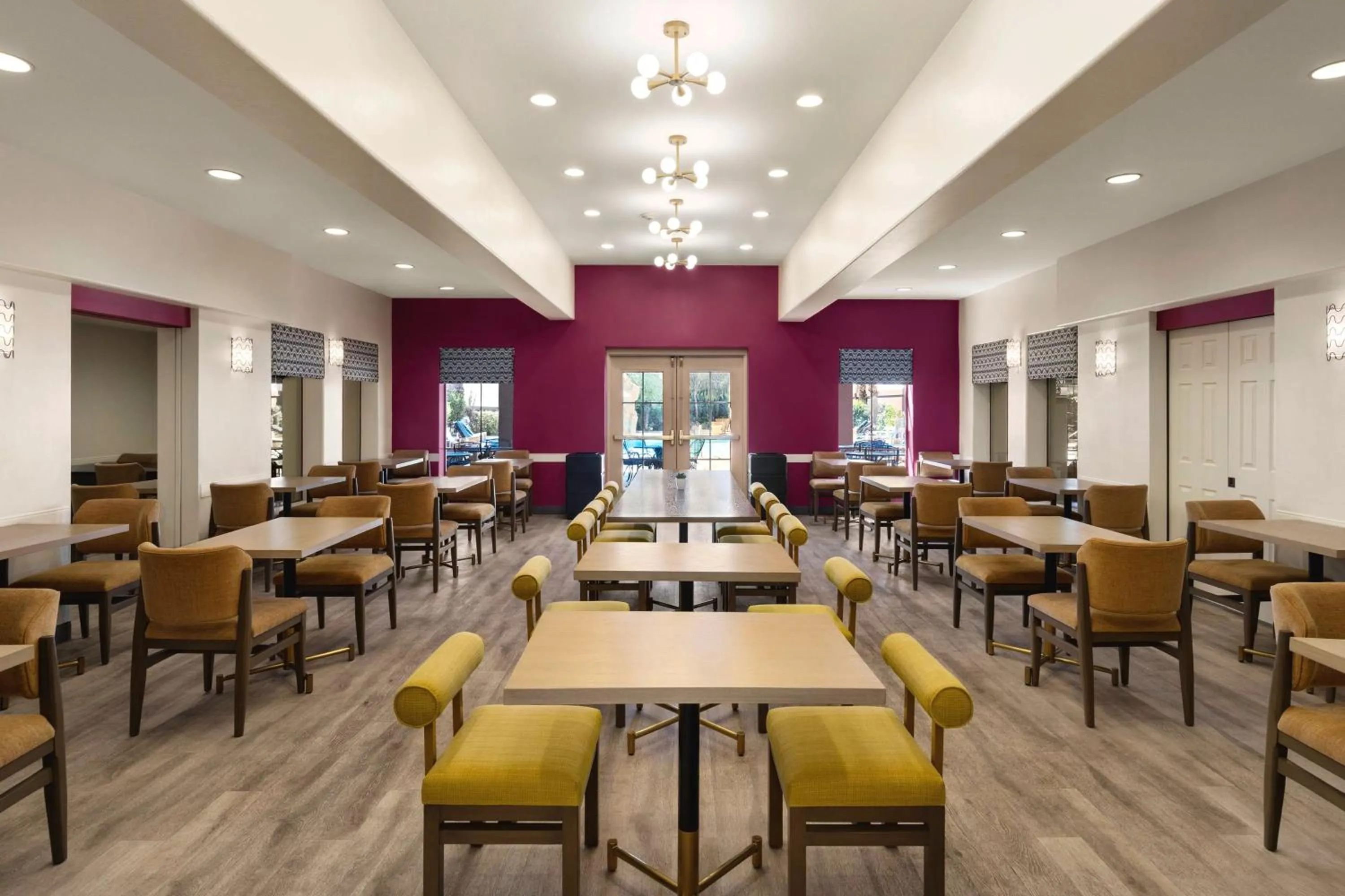 Breakfast in Hampton Inn Tropicana