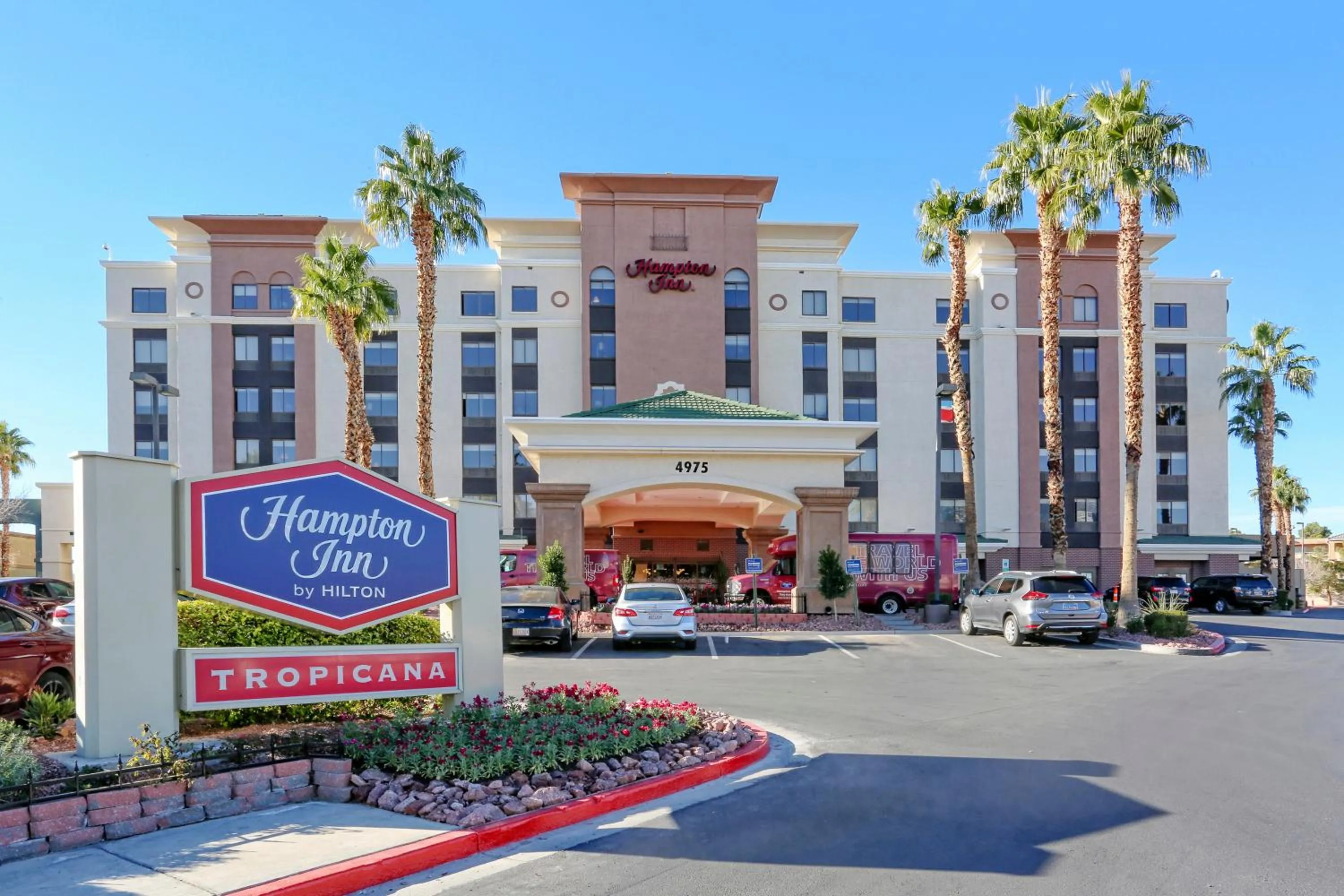 Property building in Hampton Inn Tropicana