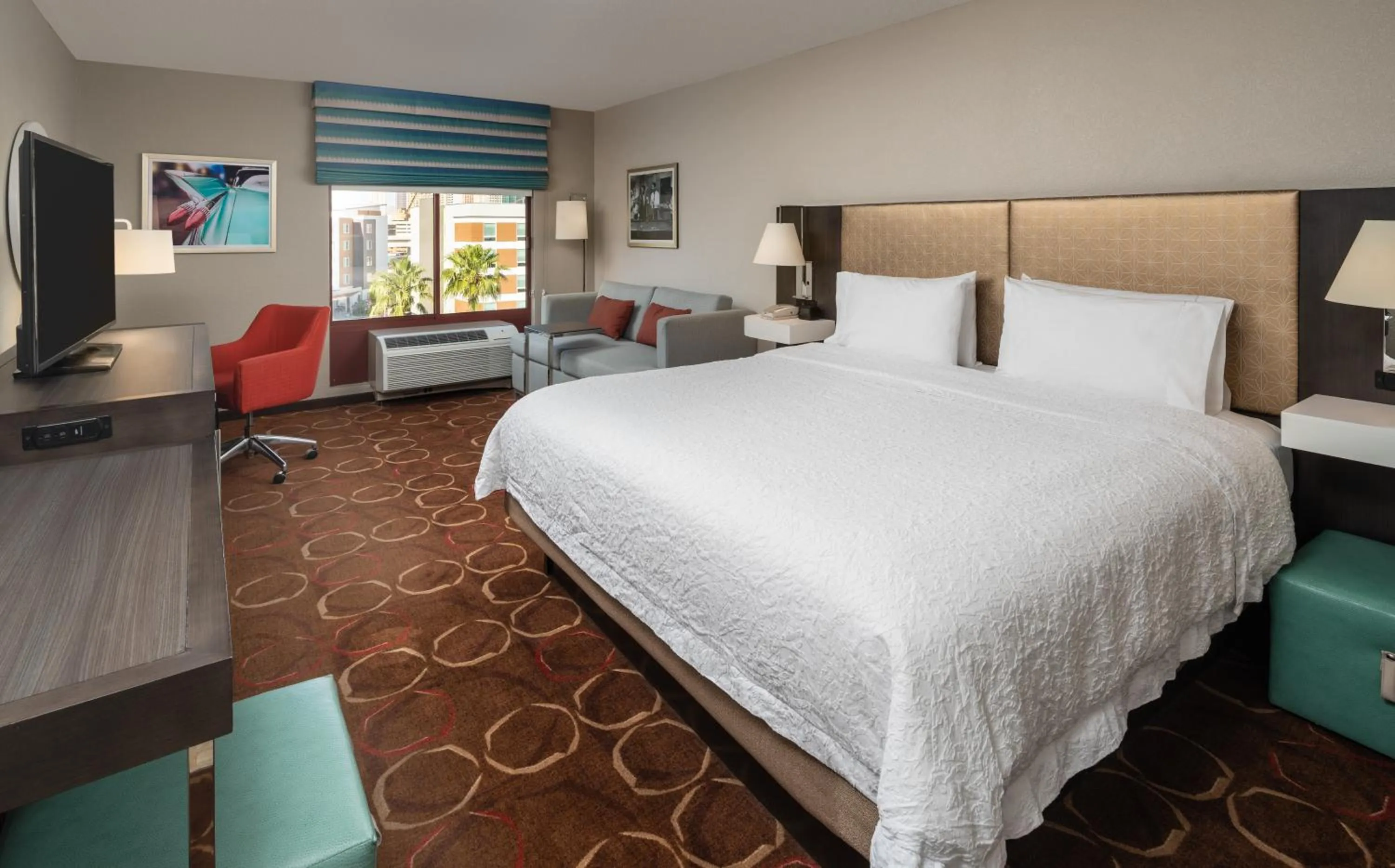 View (from property/room), Bed in Hampton Inn Tropicana