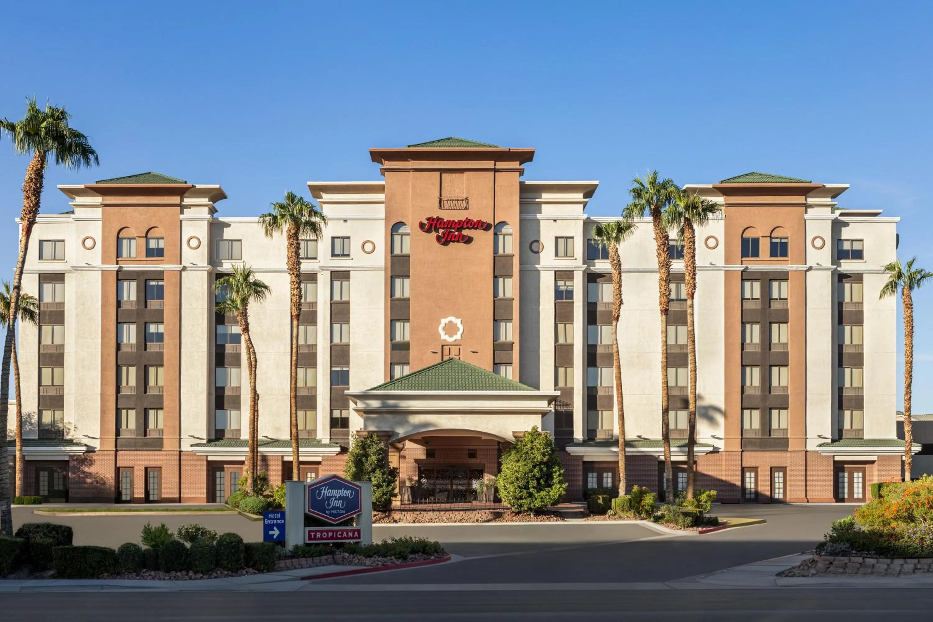 Property building in Hampton Inn Tropicana