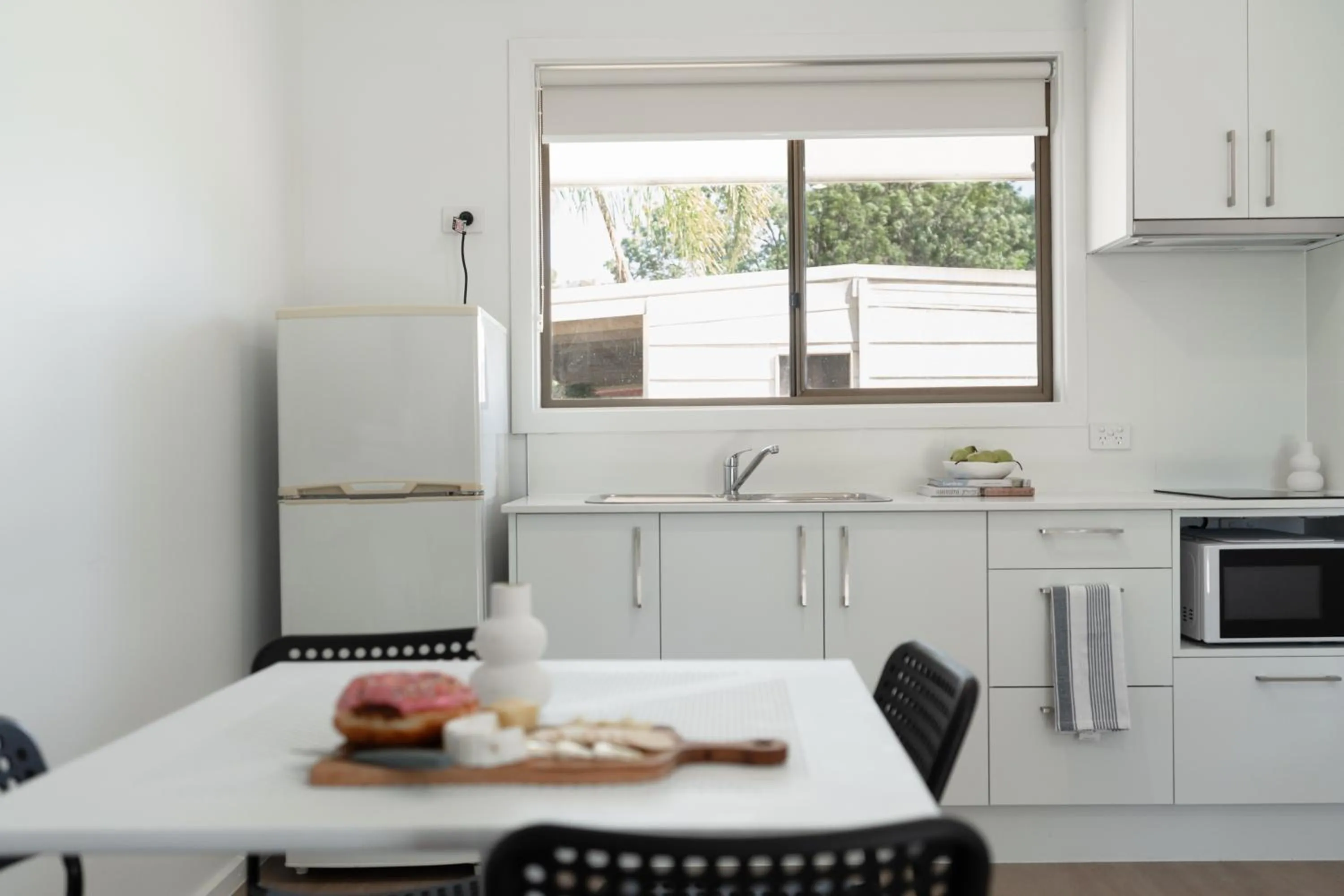 Kitchen or kitchenette in Highway 1 Holiday & Lifestyle Park