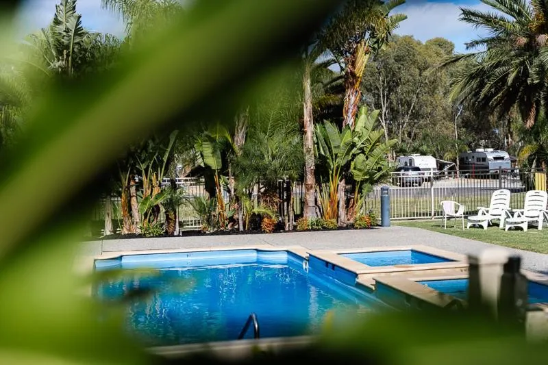 Swimming pool in Highway 1 Holiday & Lifestyle Park