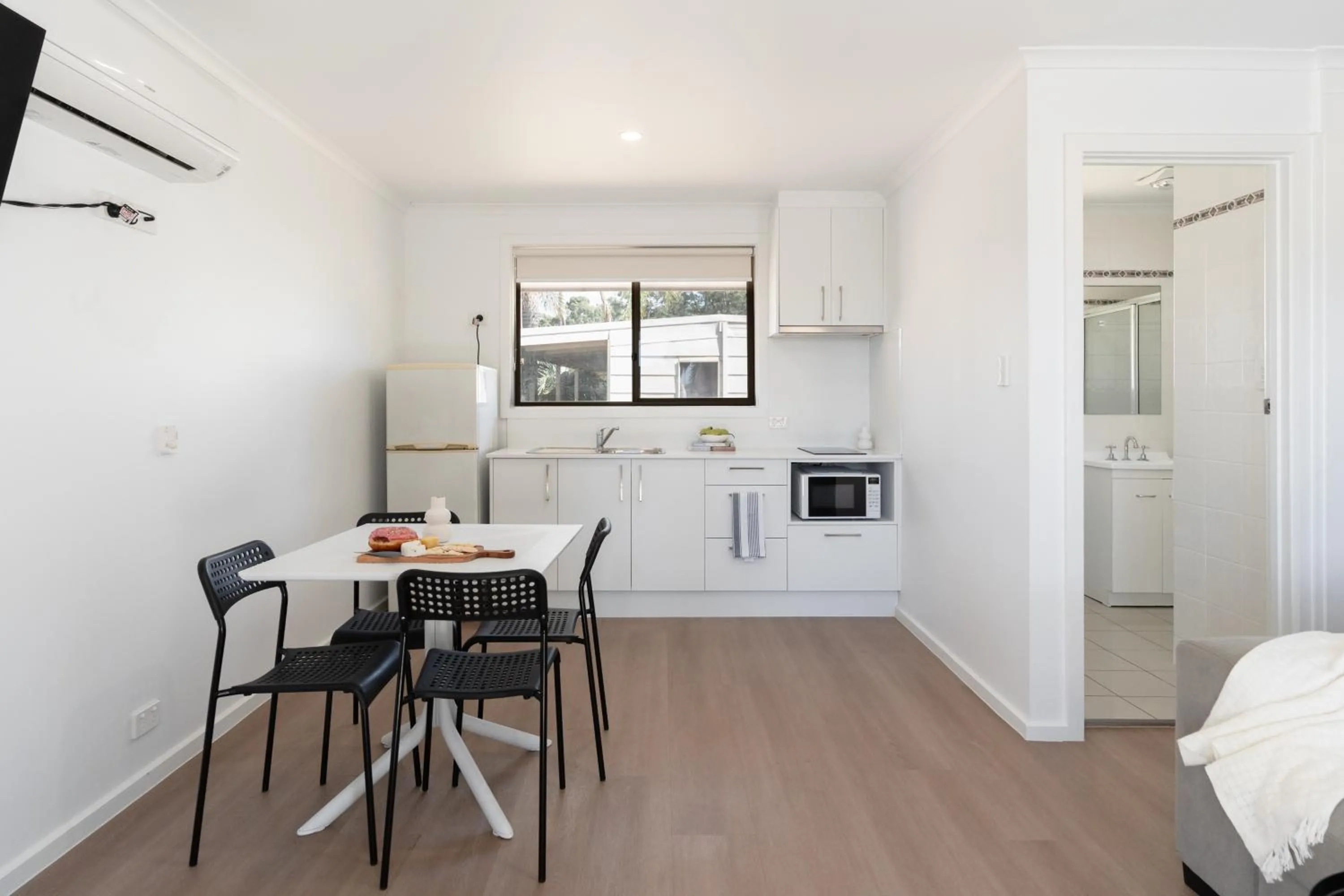 Dining area in Highway 1 Holiday & Lifestyle Park