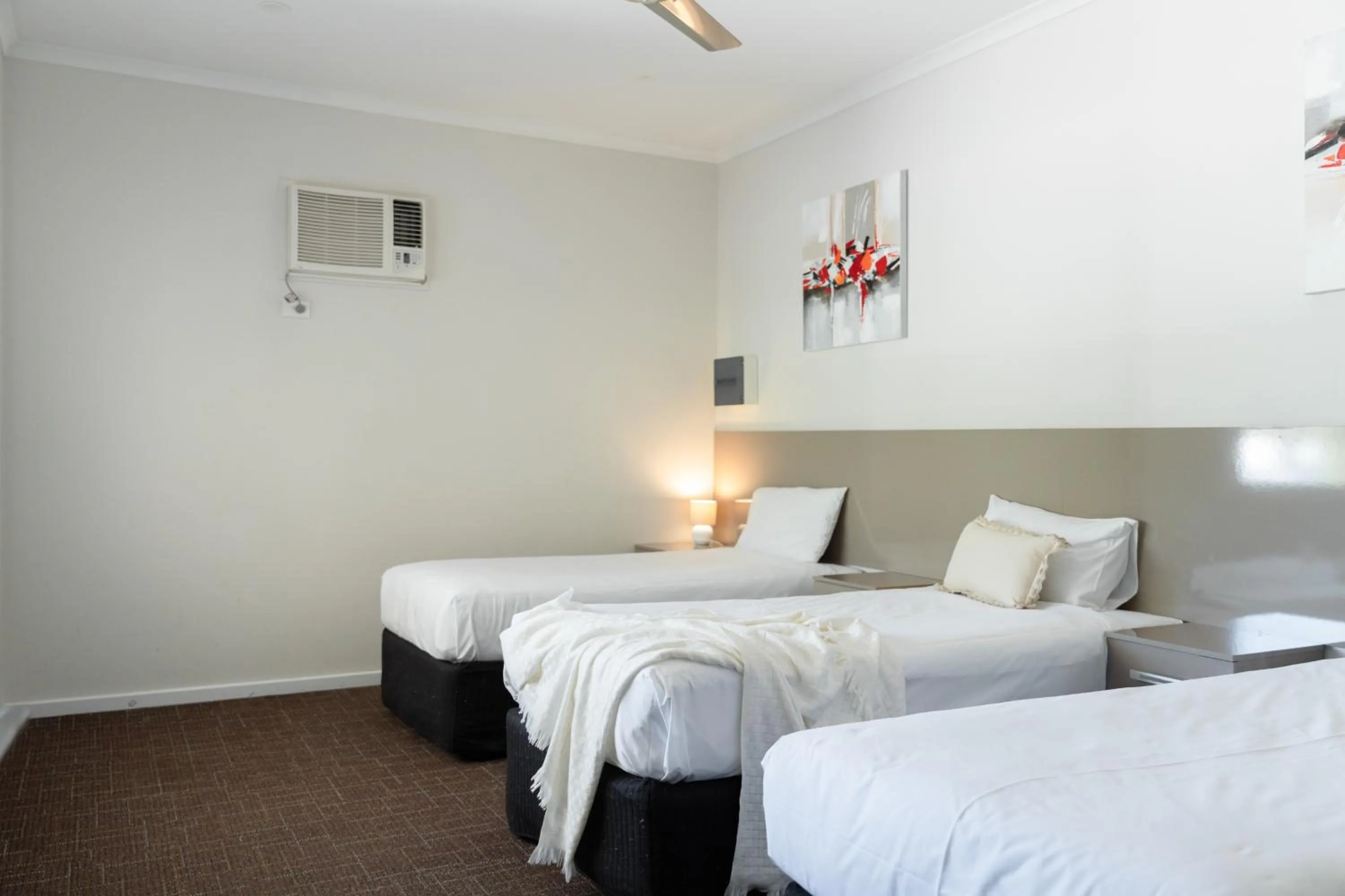 Bedroom, Bed in Highway 1 Holiday & Lifestyle Park
