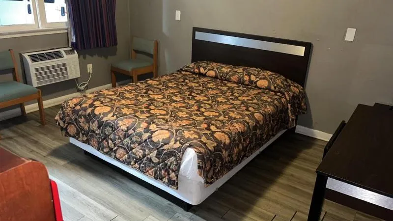 Bed in Bel Air Motor Lodge