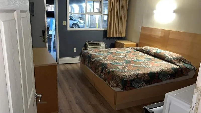 Bed in Bel Air Motor Lodge