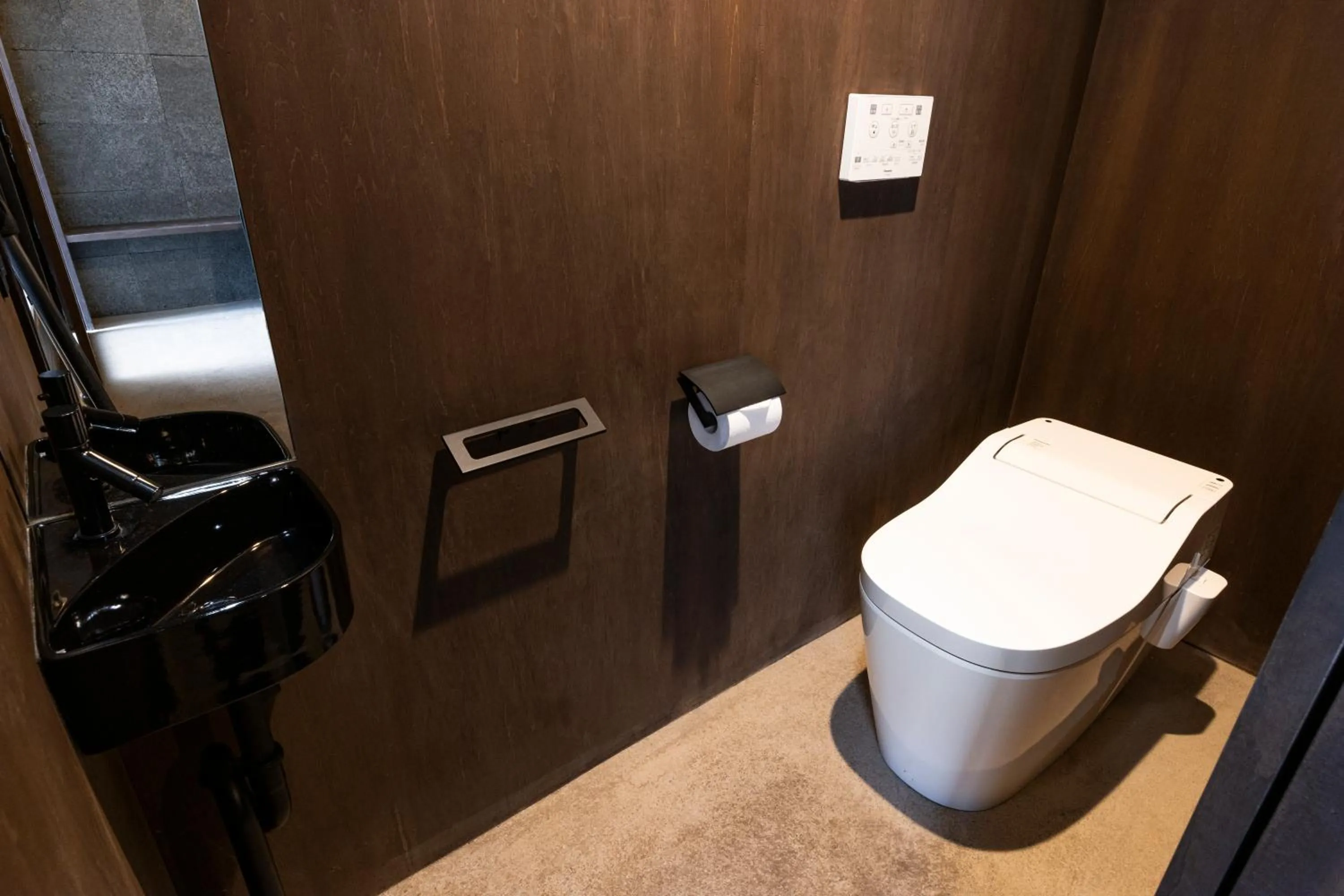 Toilet in Rinn Premium Nijo Castle North