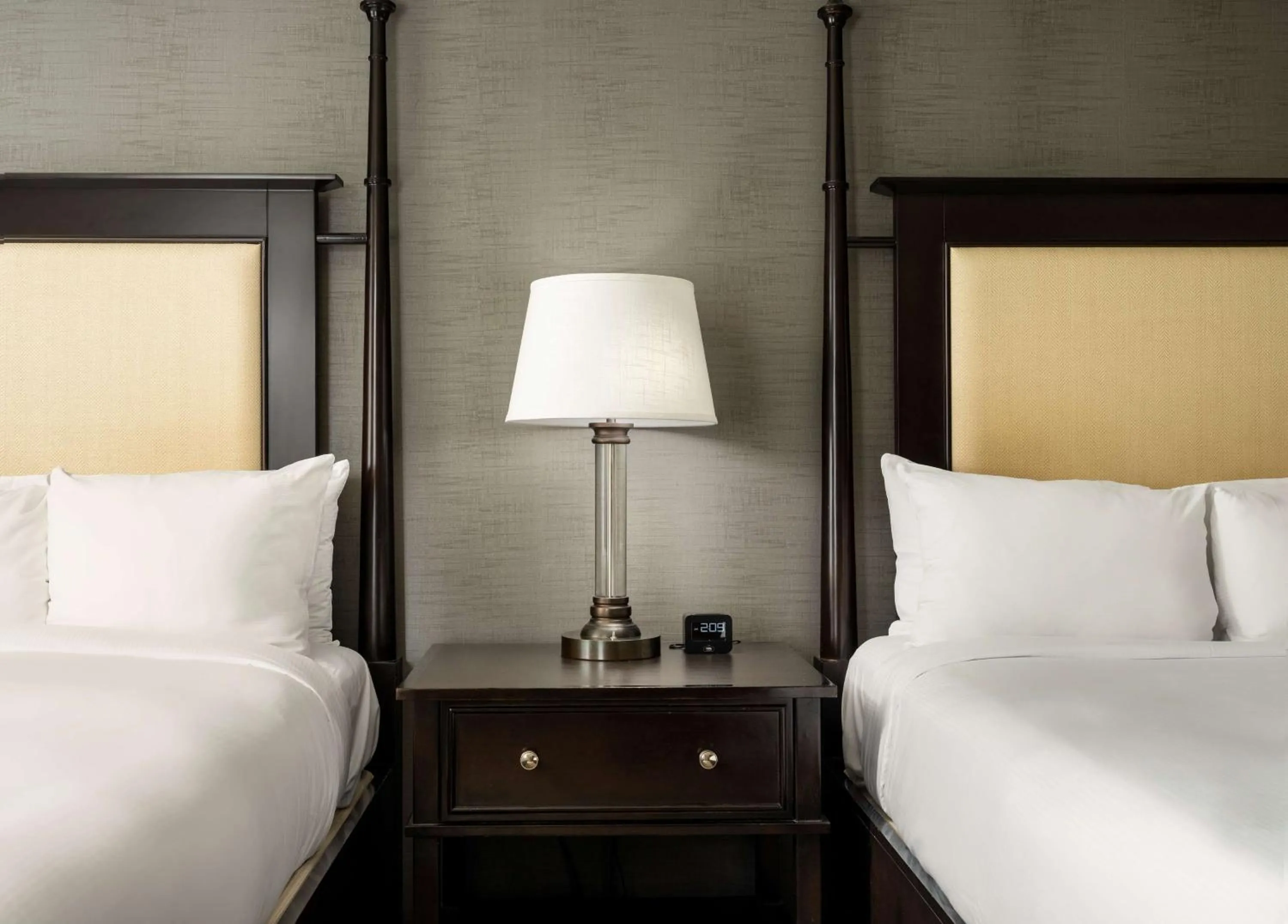 Bedroom, Bed in The Inn at Penn, A Hilton Hotel