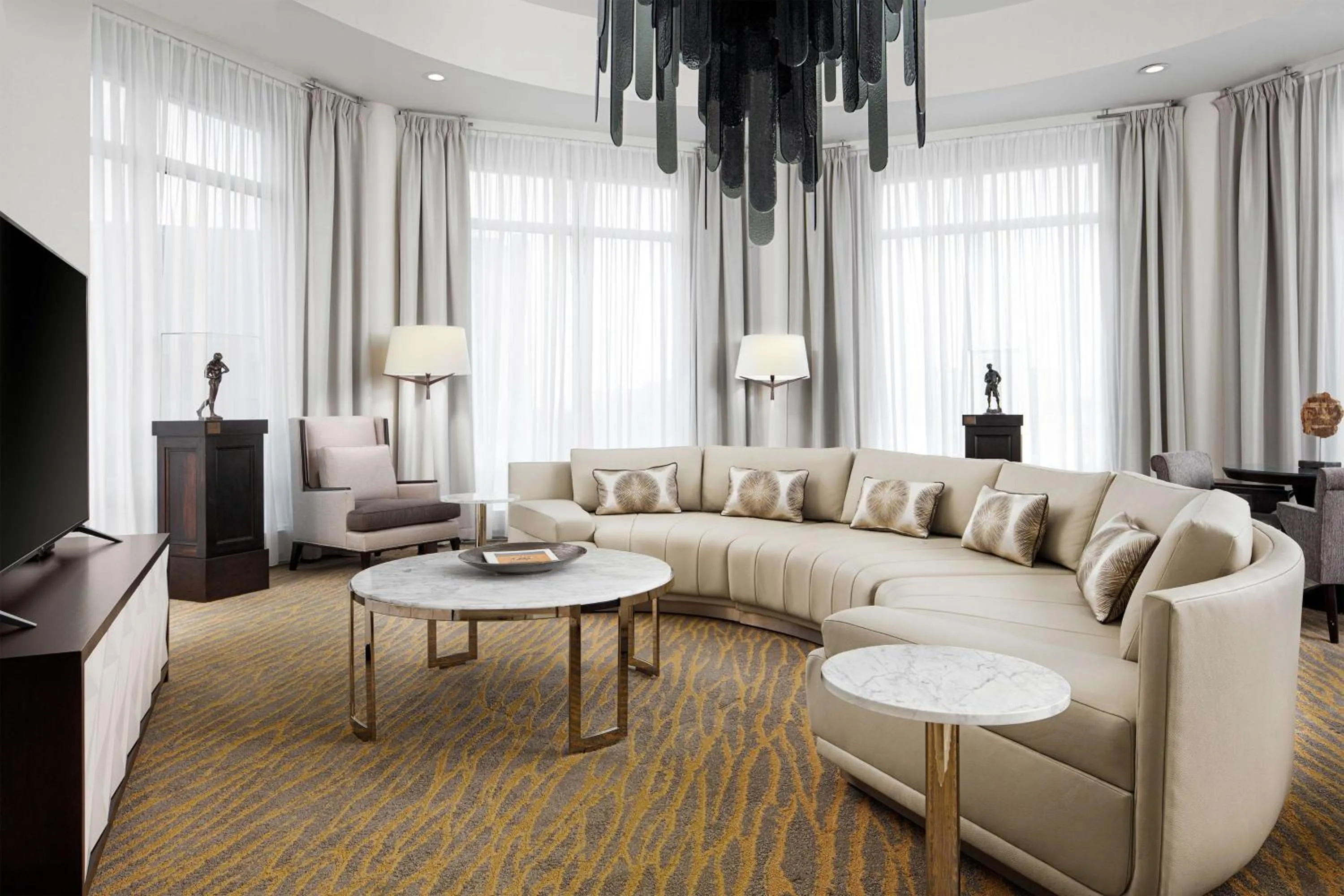 Bedroom in The Inn at Penn, A Hilton Hotel