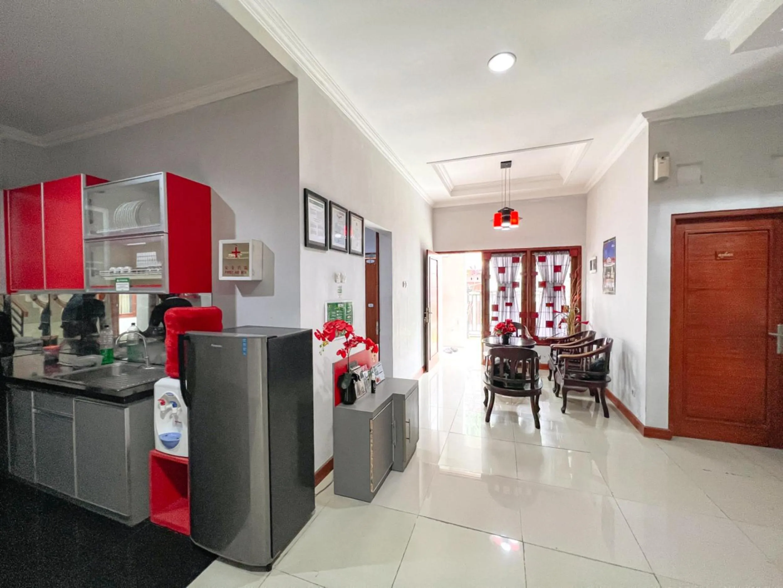 kitchen in Homestay Simply Homy Jogja dekat Ambarukmo plaza