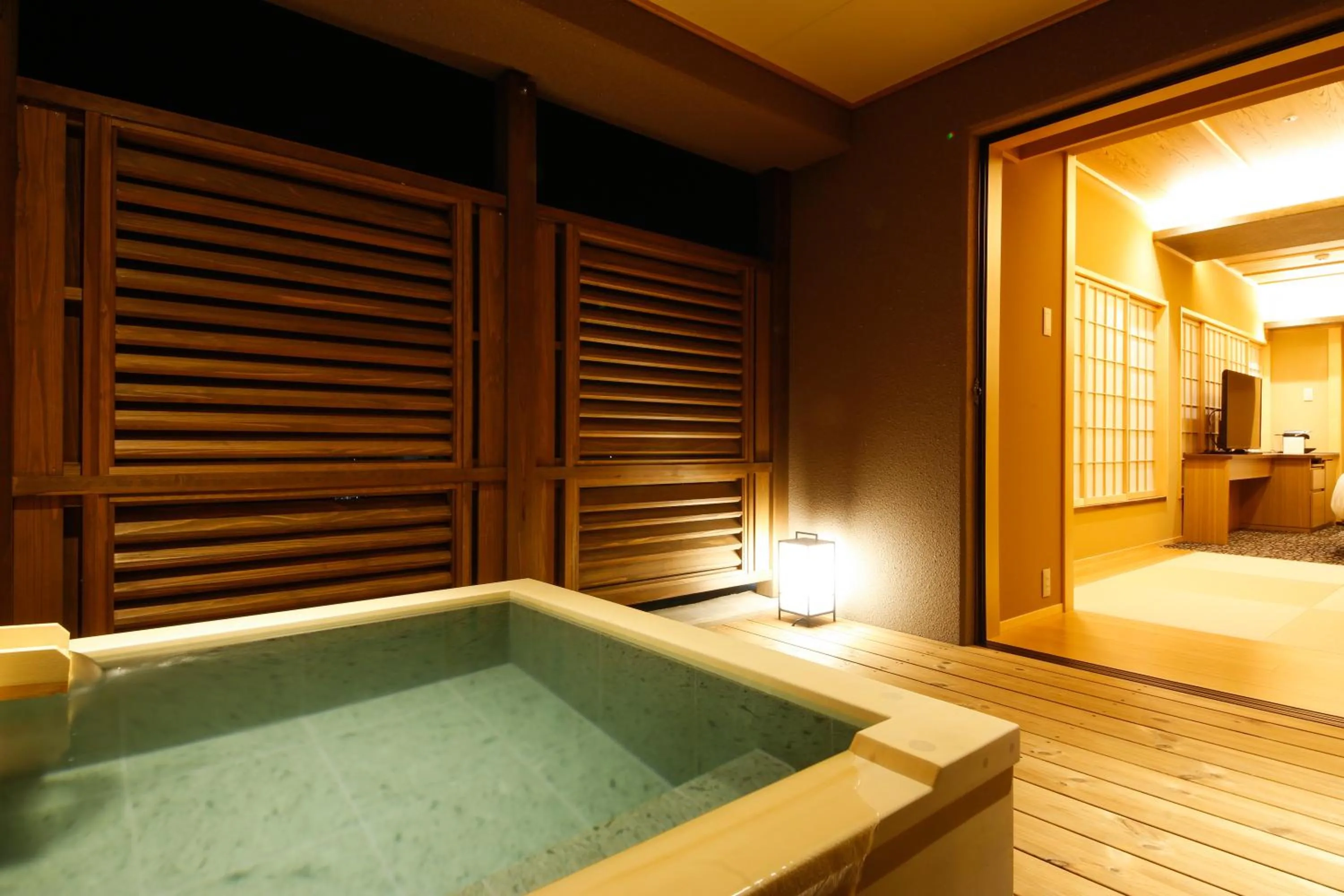 Hot Spring Bath, Bed in The Shiroyama Terrace Tsuyama Villa