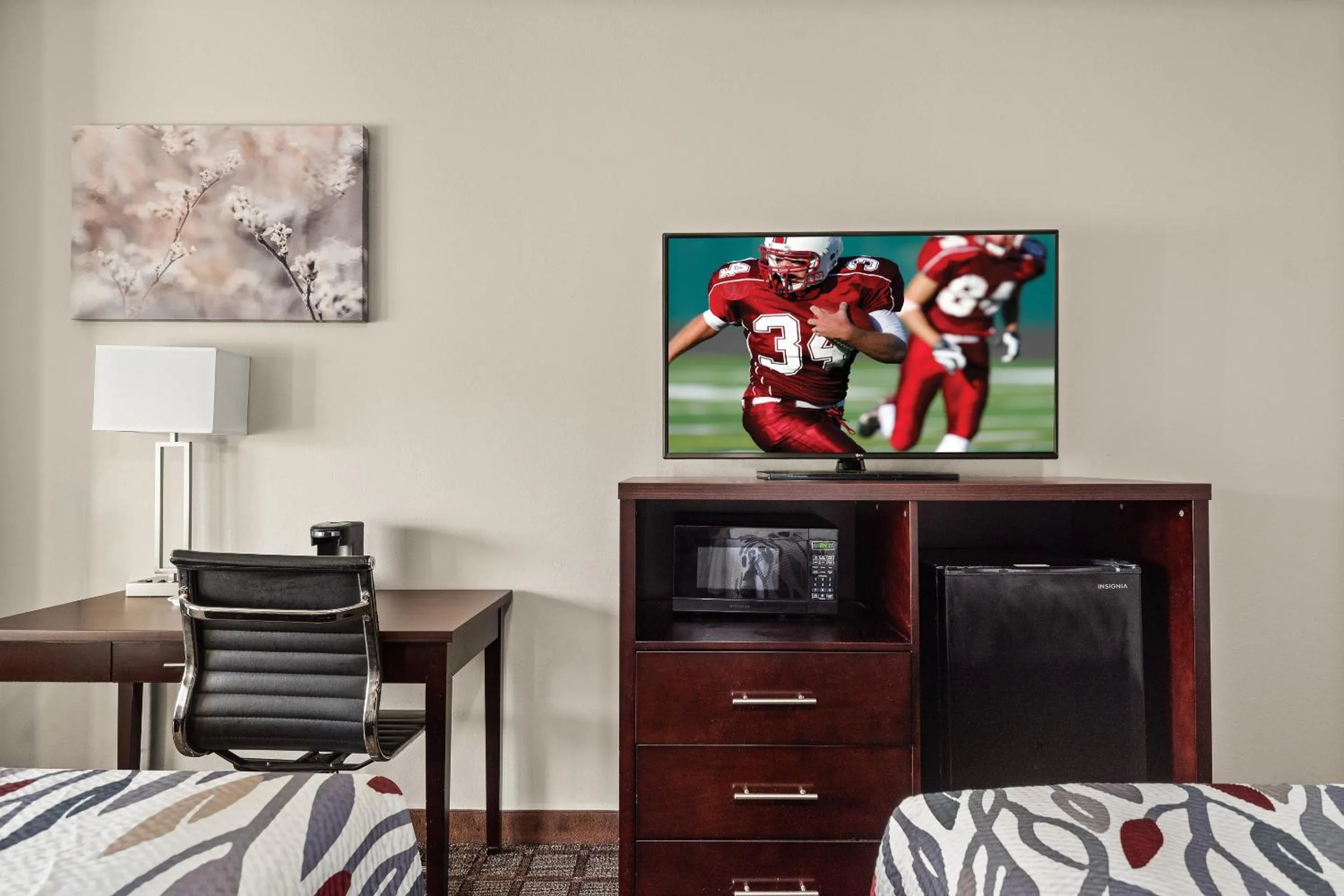 Photo of the whole room, Bed in Red Roof Inn Baton Rouge
