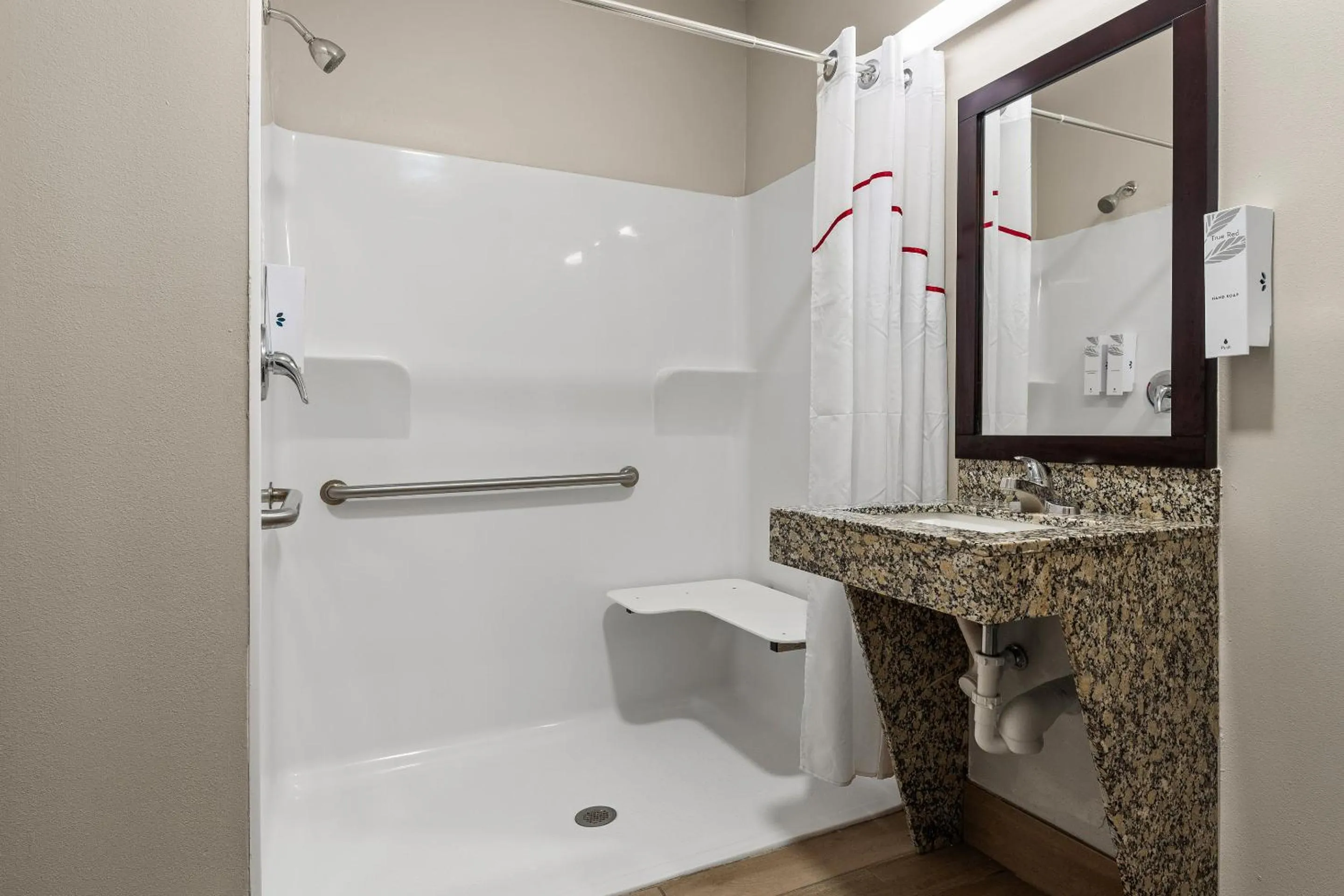 Bathroom in Red Roof Inn Baton Rouge