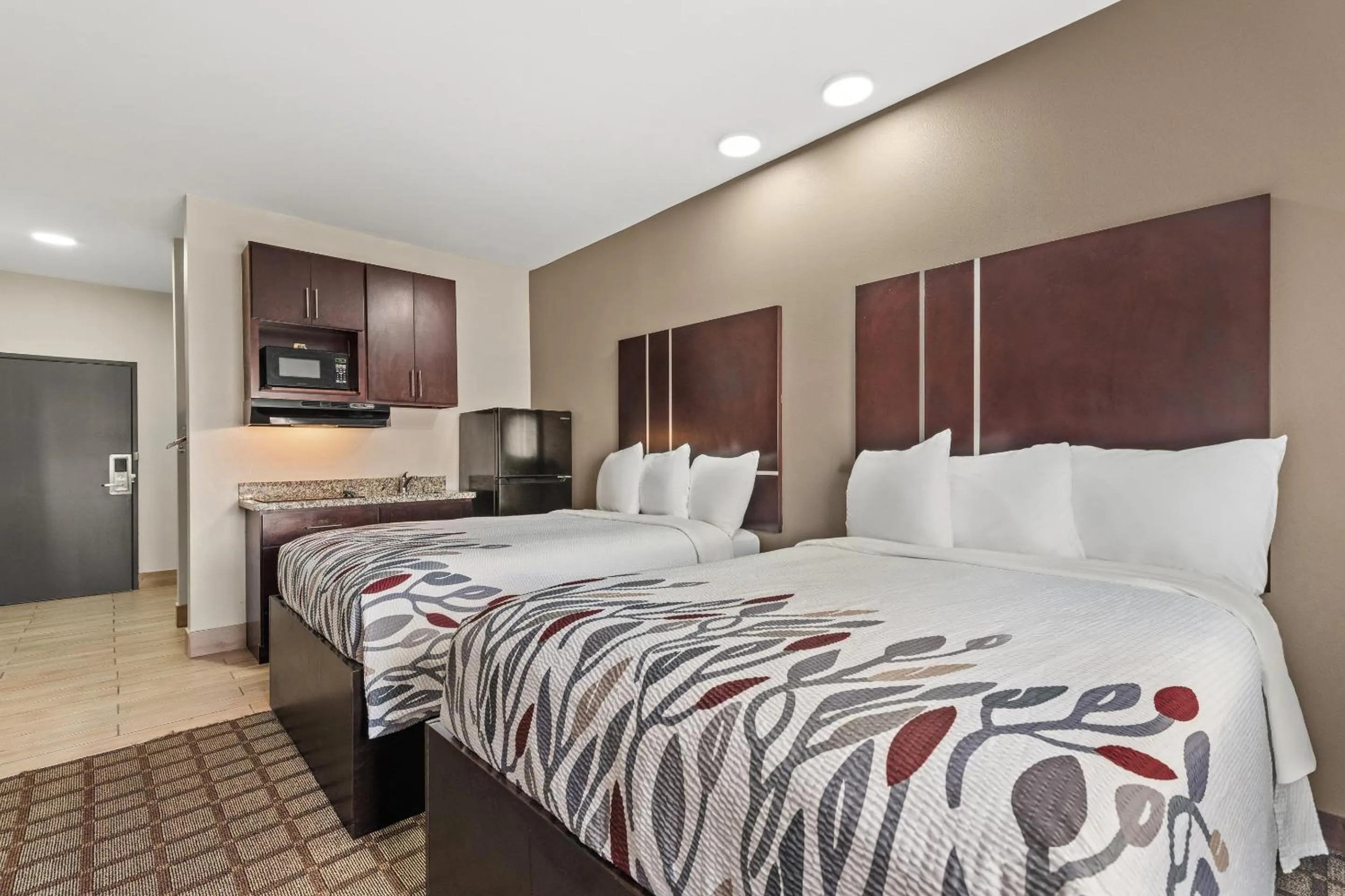 Kitchen or kitchenette, Bed in Red Roof Inn Baton Rouge