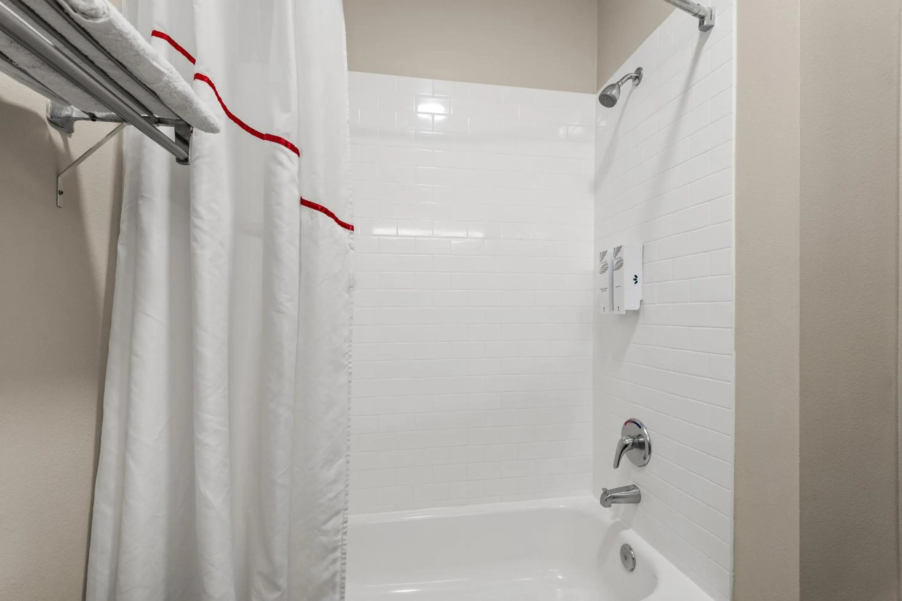 Bathroom in Red Roof Inn Baton Rouge