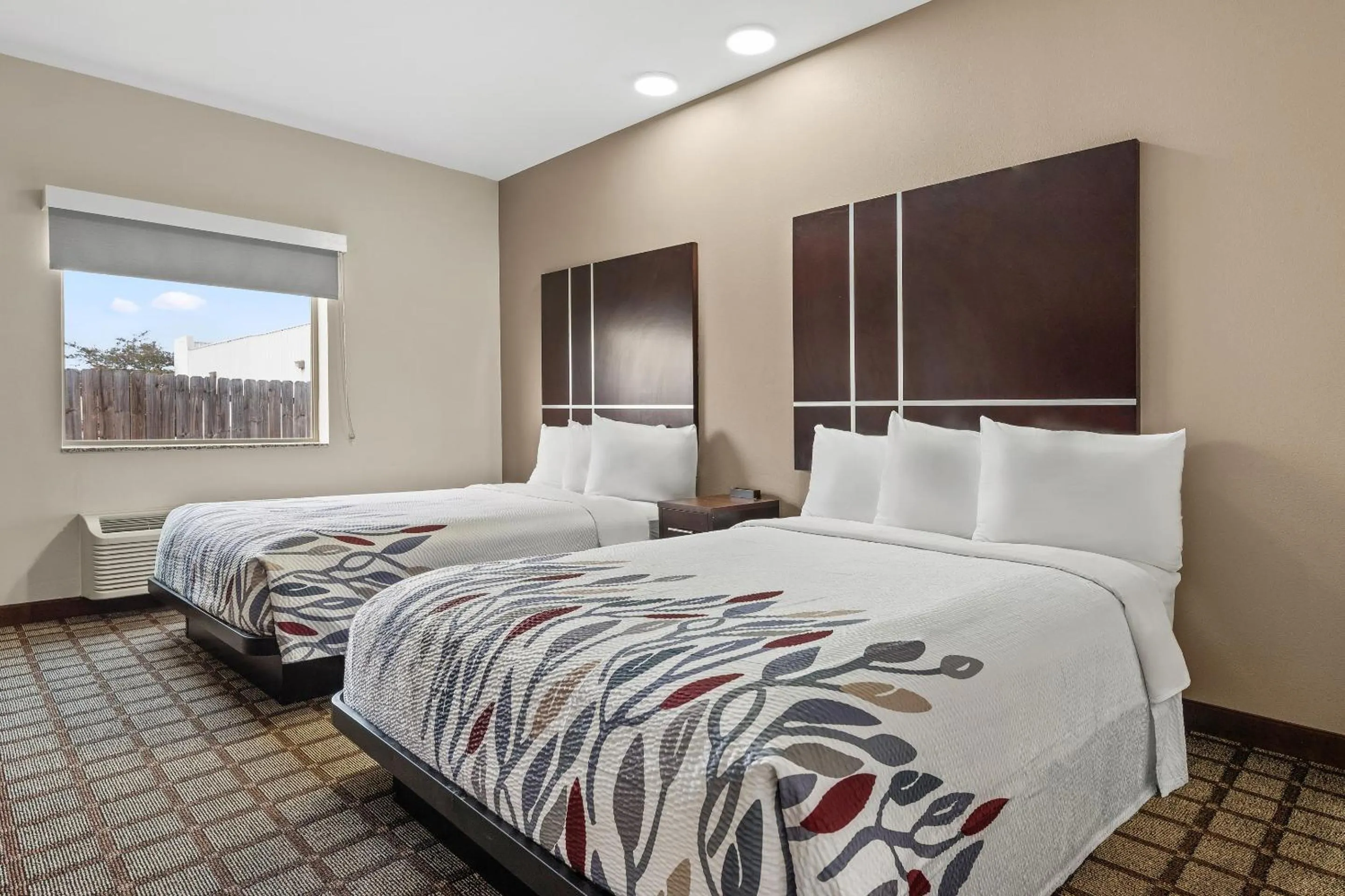 Bedroom, Bed in Red Roof Inn Baton Rouge